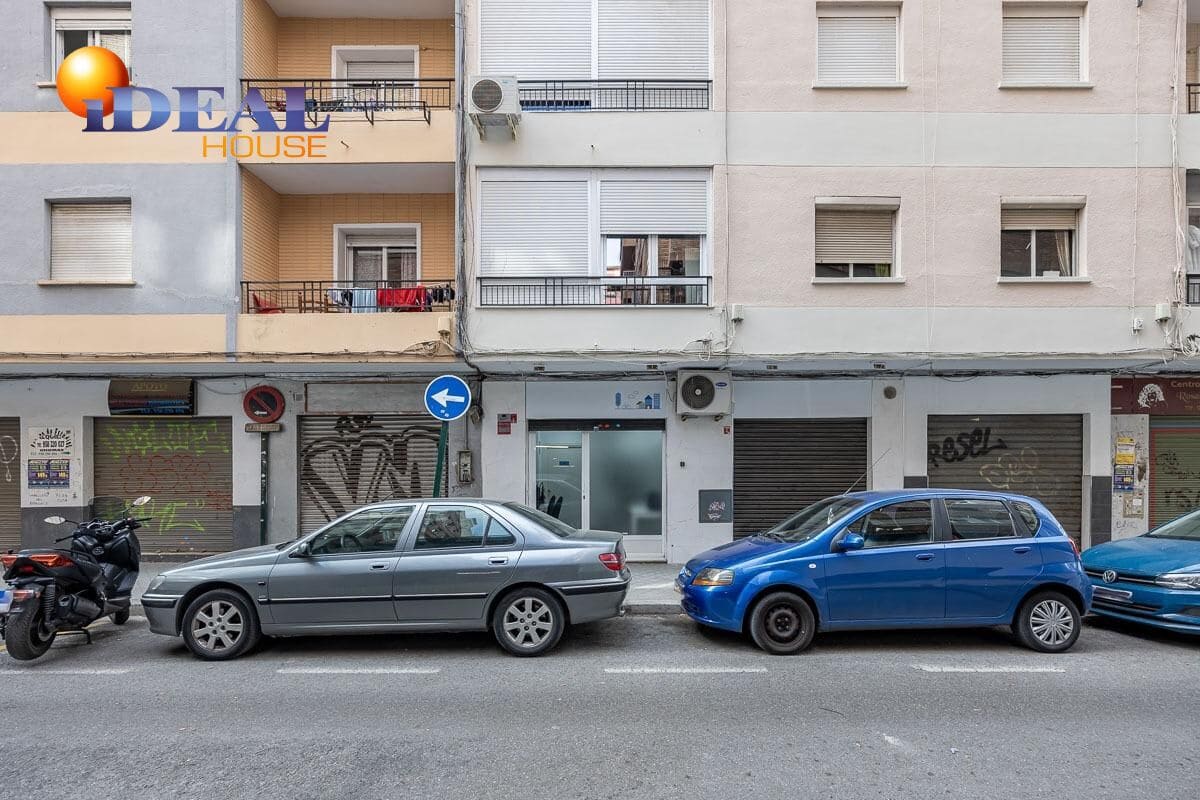 Commercieel te koop in Granada stad - € 119.900 (Ref: 9434083)