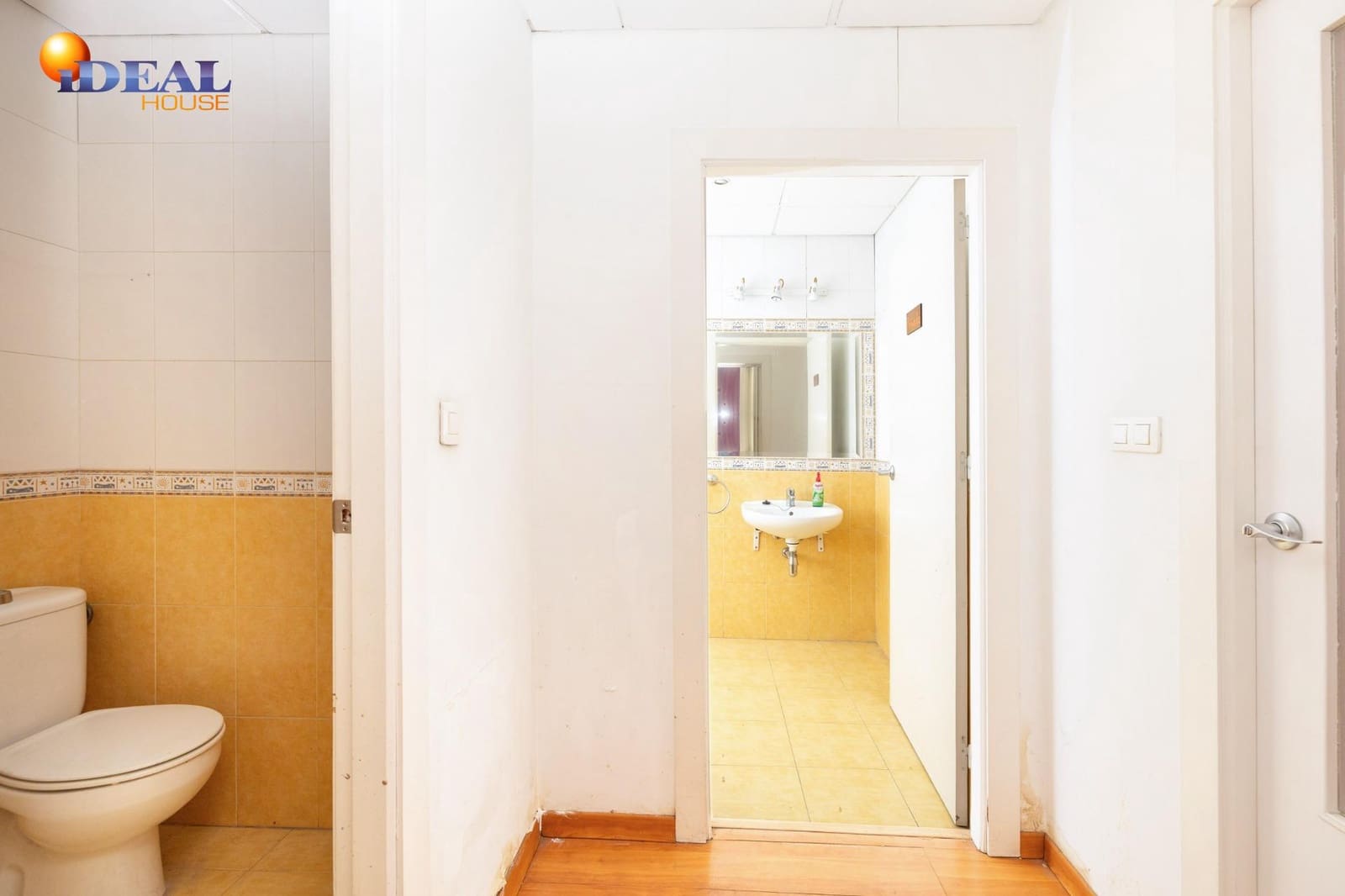 Kommersiell till salu i Granada stad - 93 000 € (Ref: 9434084)