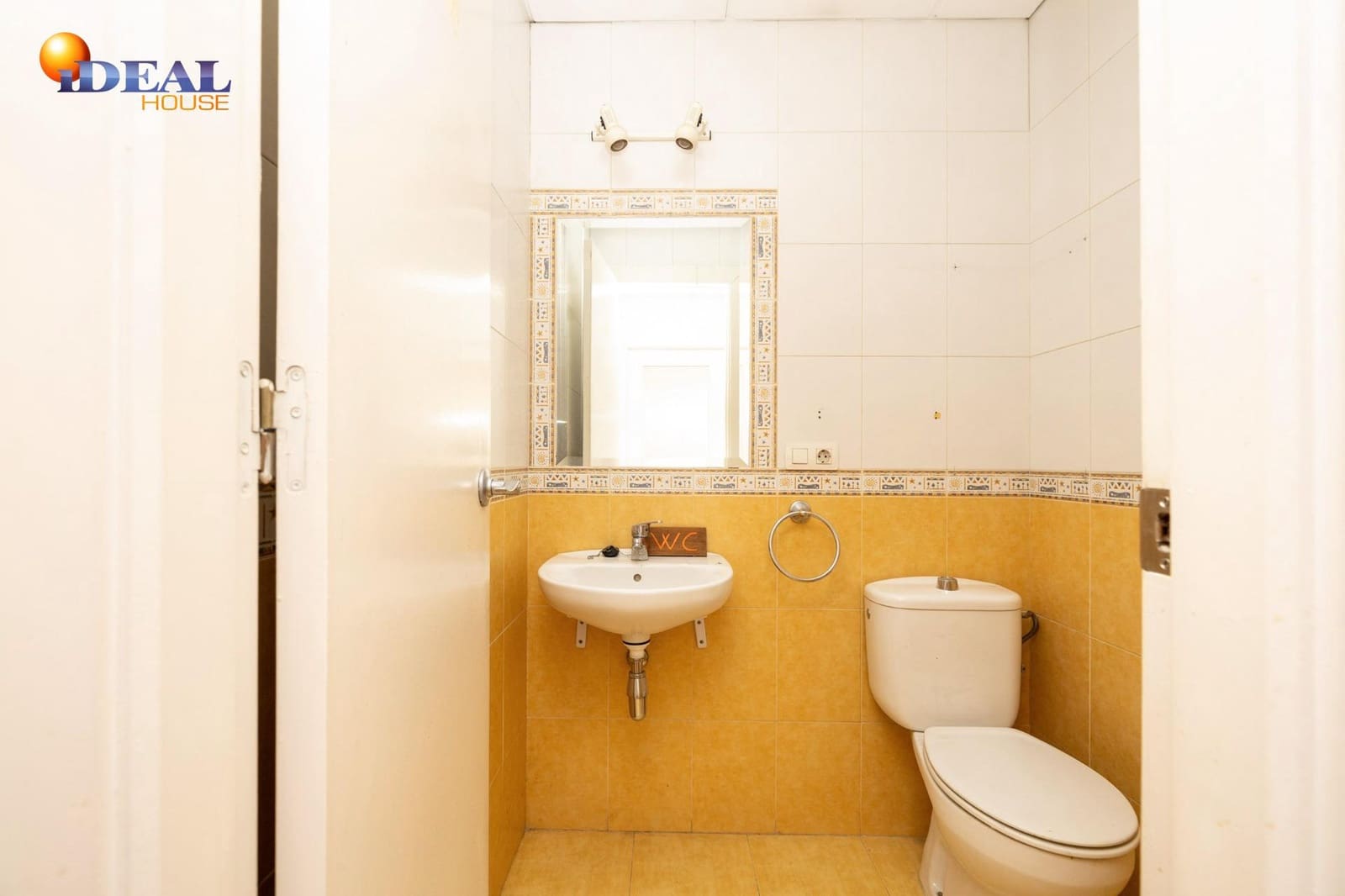 Kommersiell till salu i Granada stad - 93 000 € (Ref: 9434084)