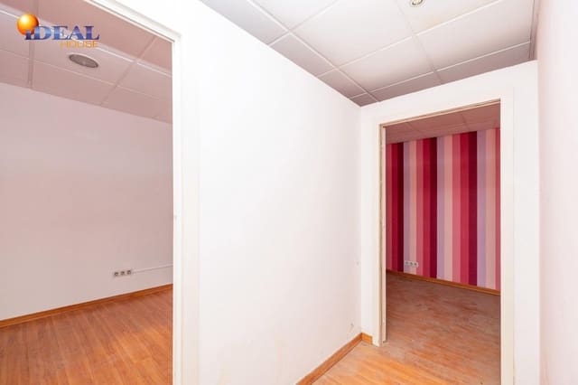 Kommersiell till salu i Pajaritos - Plaza de Toros, Granada stad - 93 000 € (Ref: 9434084)