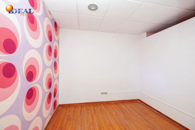 Kommersiell till salu i Pajaritos - Plaza de Toros, Granada stad - 93 000 € (Ref: 9434084)
