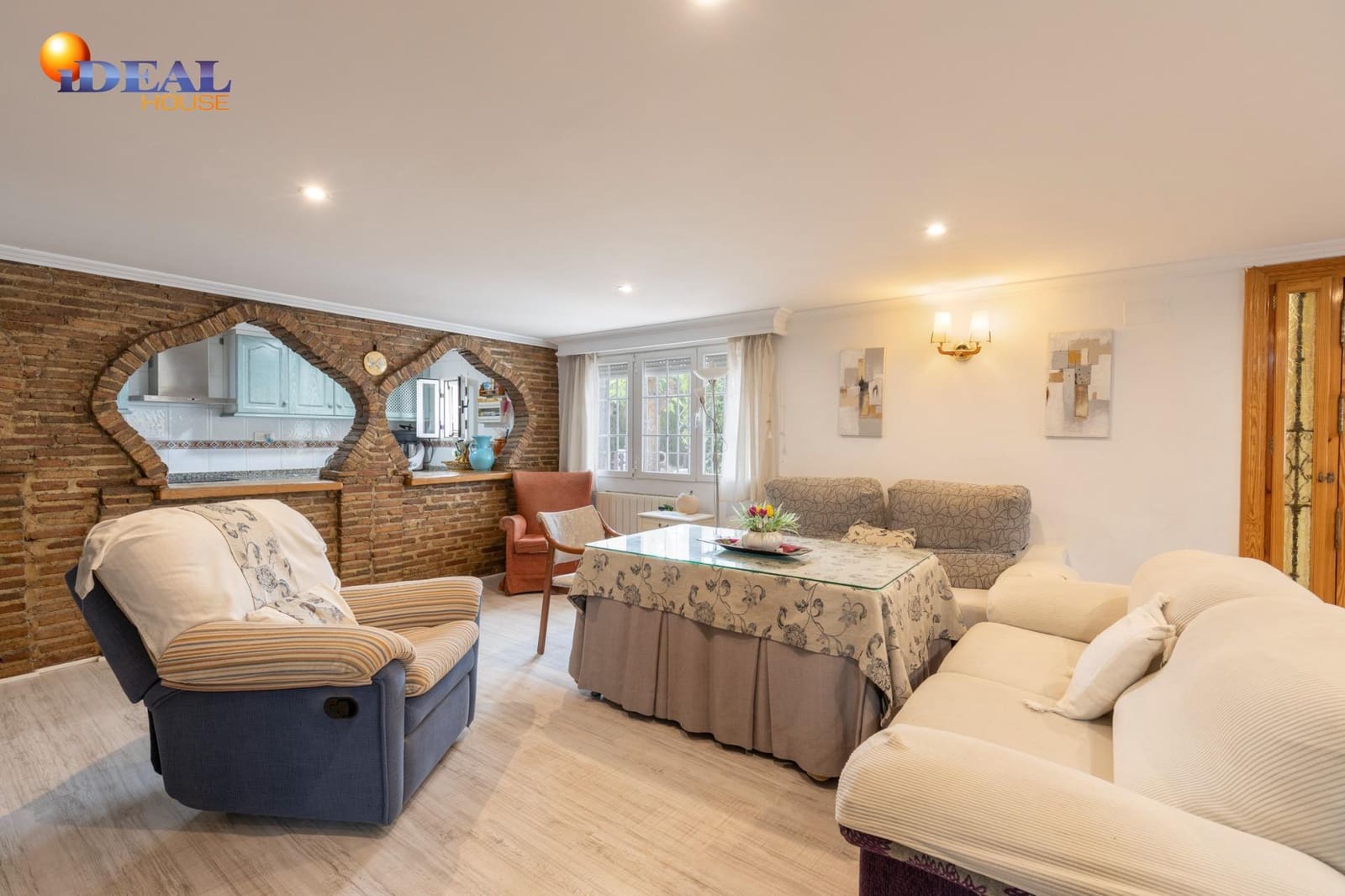 7 bedroom Villa for sale in Otura with pool garage - € 449,000 (Ref: 9434085)