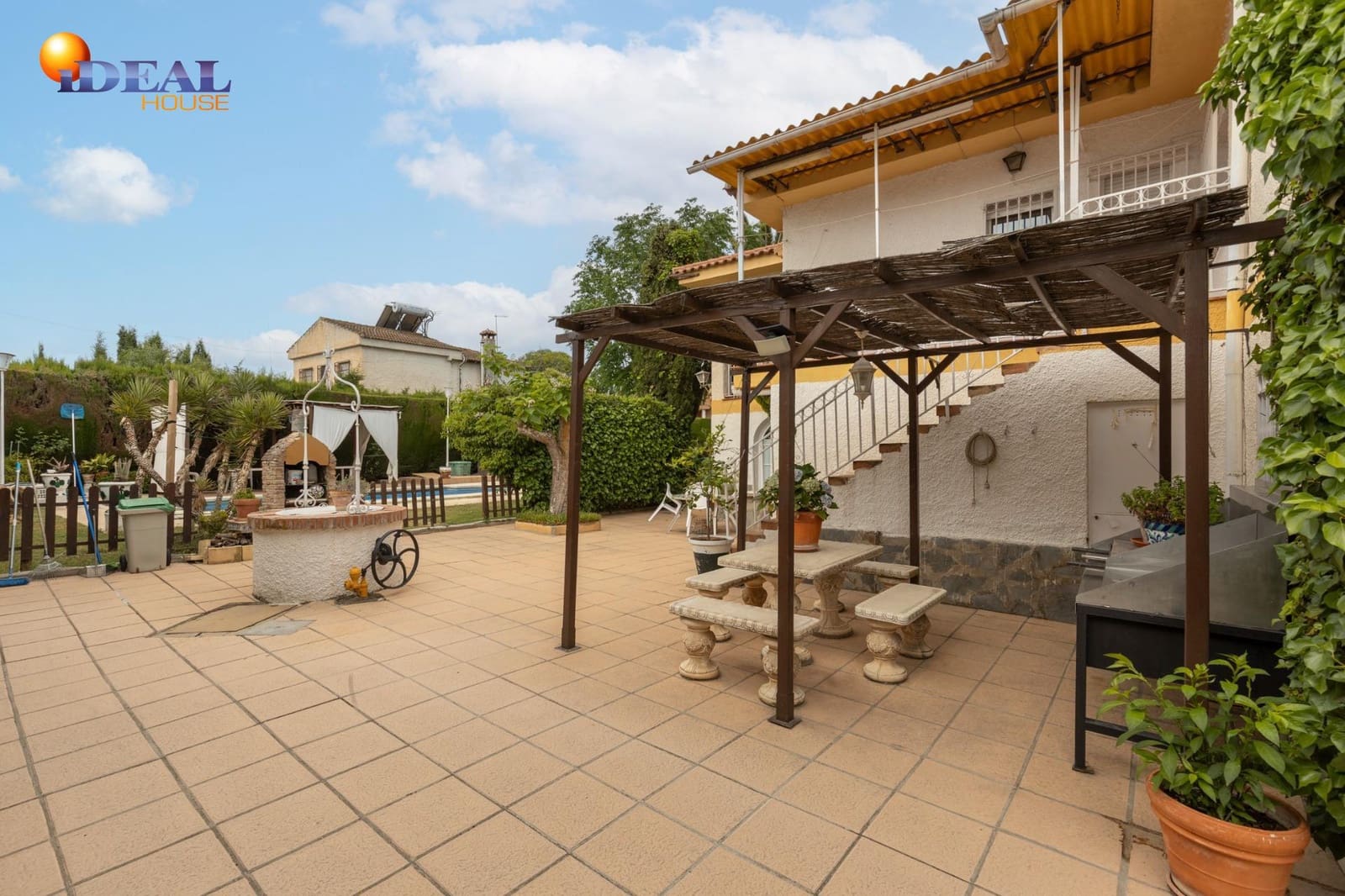 7 bedroom Villa for sale in Otura with pool garage - € 449,000 (Ref: 9434085)