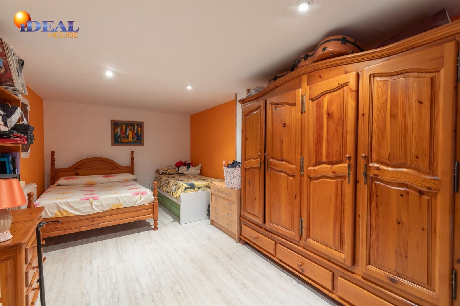 7 bedroom Villa for sale in Otura with pool garage - € 449,000 (Ref: 9434085)