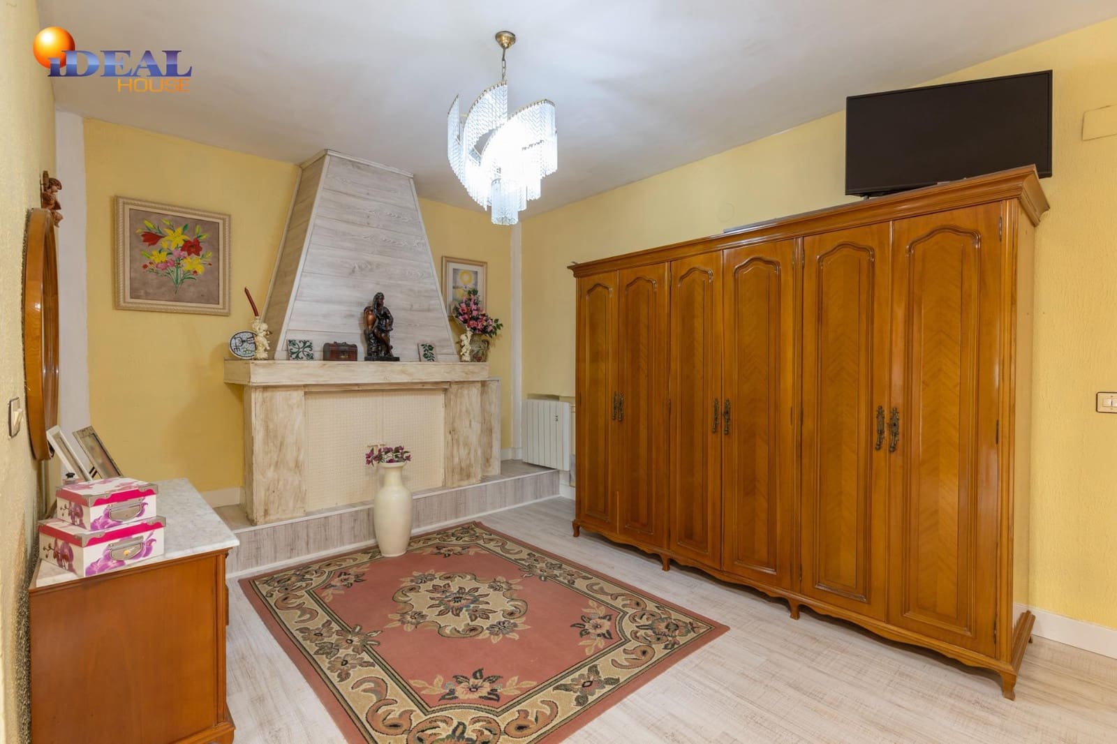 7 bedroom Villa for sale in Otura with pool garage - € 449,000 (Ref: 9434085)