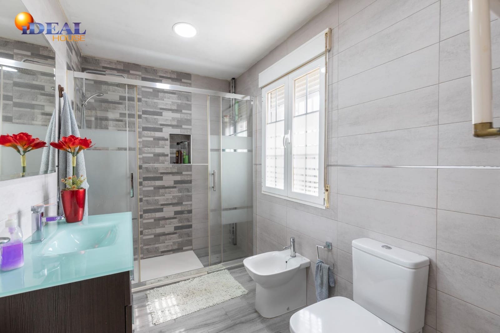 7 bedroom Villa for sale in Otura with pool garage - € 449,000 (Ref: 9434085)