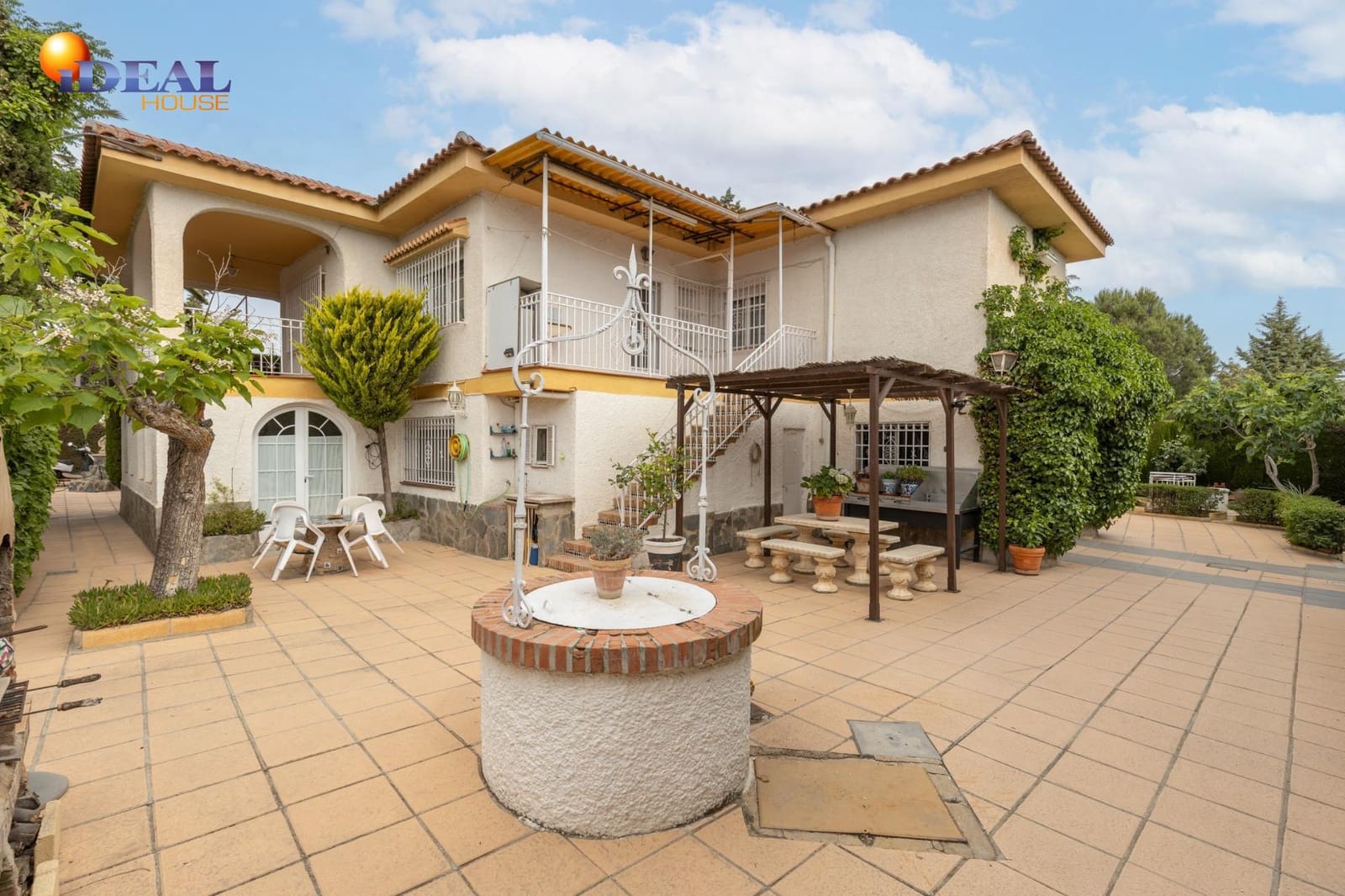 7 bedroom Villa for sale in Otura with pool garage - € 449,000 (Ref: 9434085)