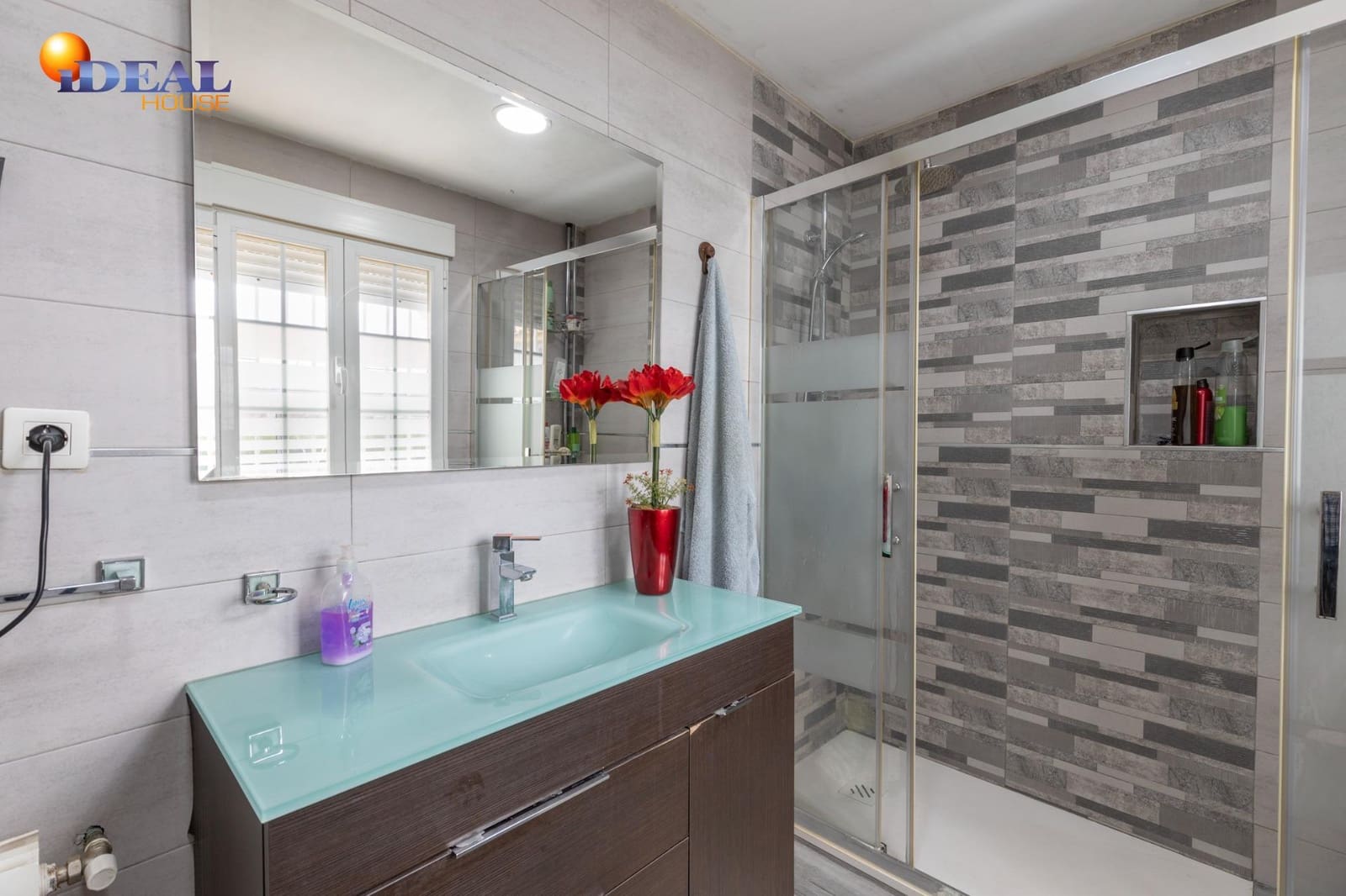 7 bedroom Villa for sale in Otura with pool garage - € 449,000 (Ref: 9434085)