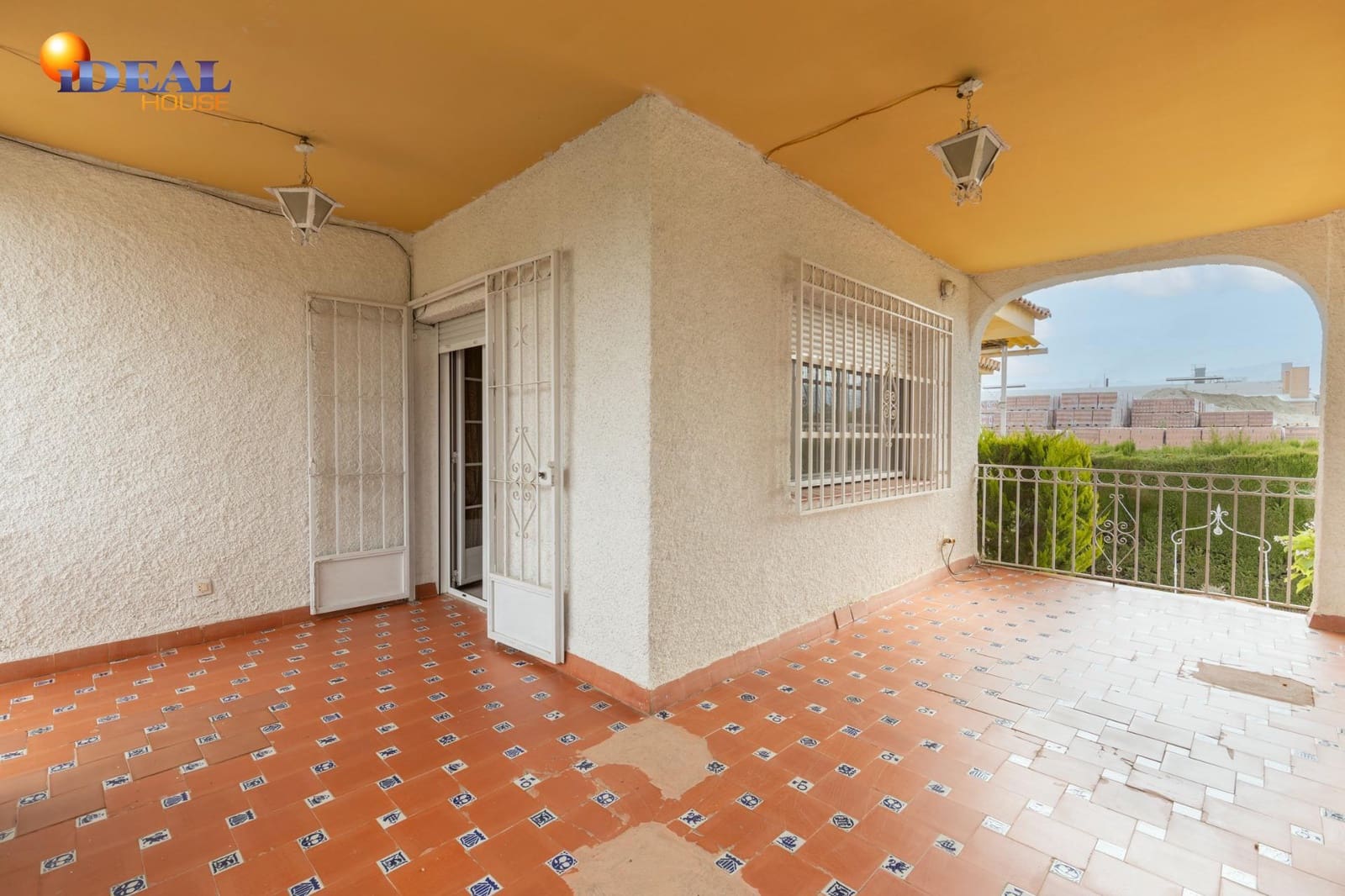 7 bedroom Villa for sale in Otura with pool garage - € 449,000 (Ref: 9434085)