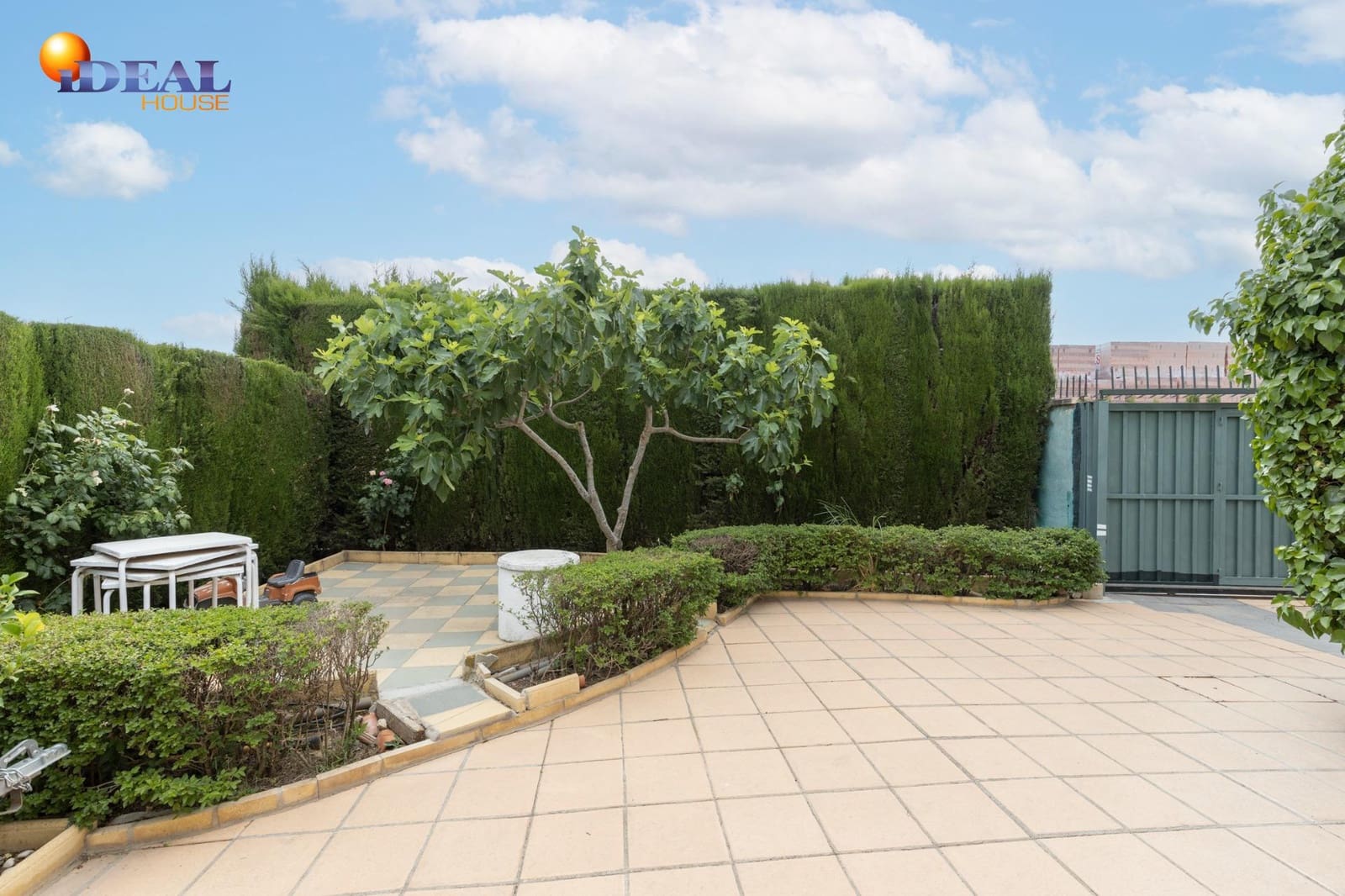 7 bedroom Villa for sale in Otura with pool garage - € 449,000 (Ref: 9434085)