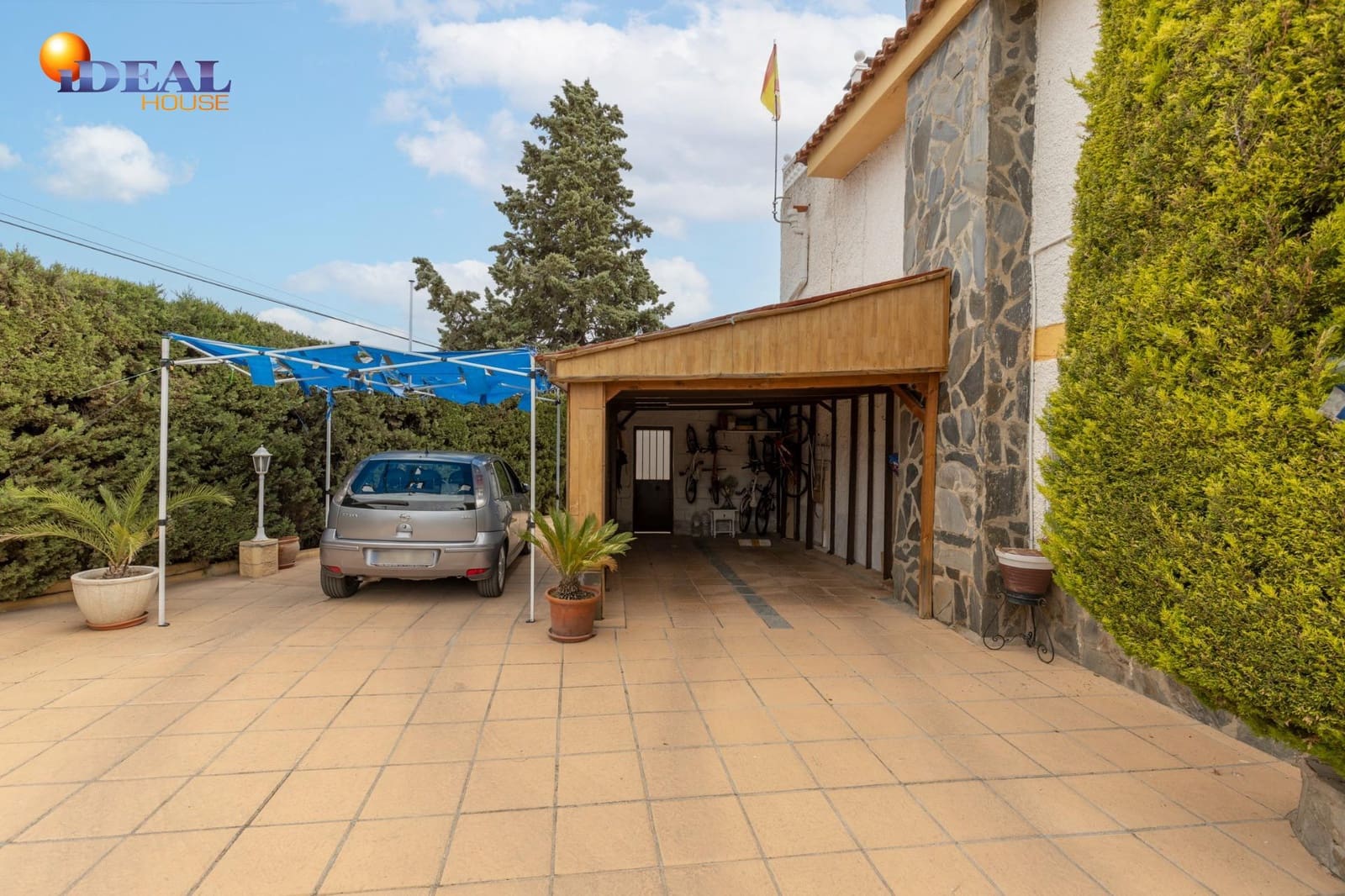 7 bedroom Villa for sale in Otura with pool garage - € 449,000 (Ref: 9434085)