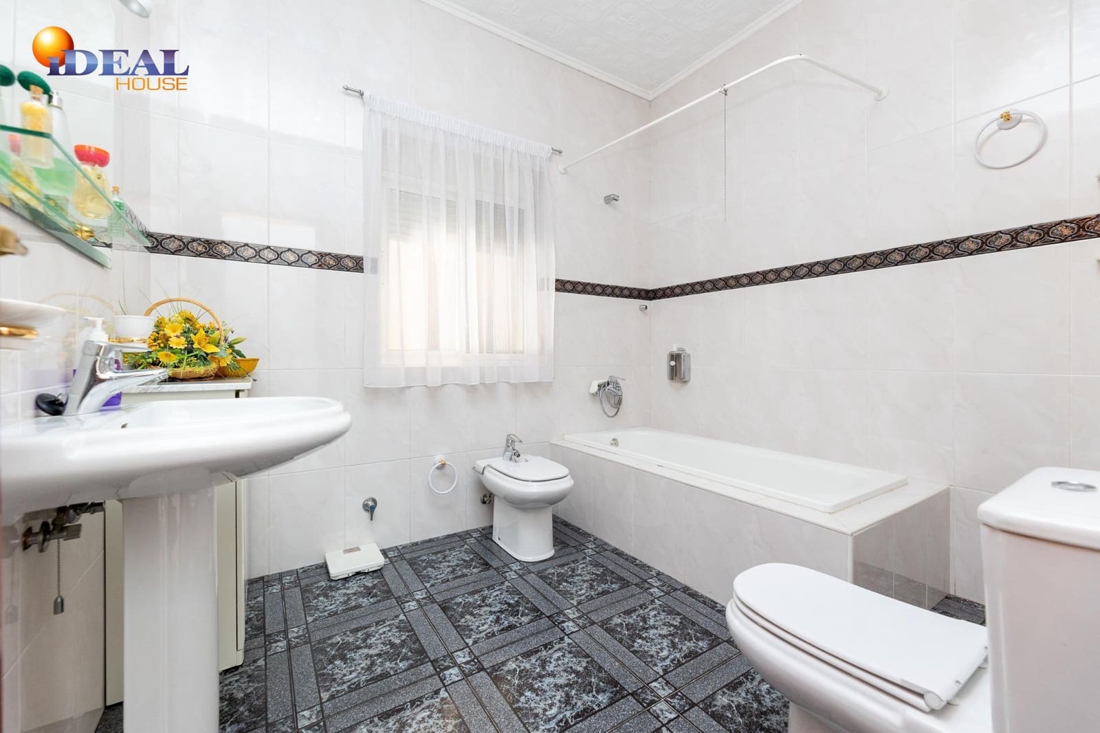 2 makuuhuone Omakotitalo myytävänä paikassa Churriana de la Vega mukana 
autotalli - 209 000 € (Ref: 9434088)