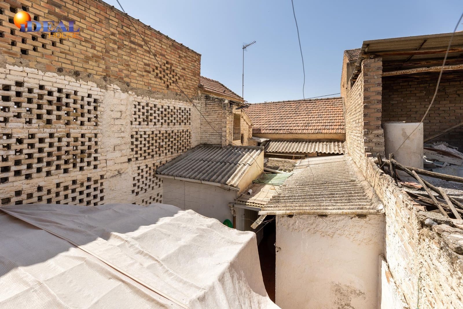 2 makuuhuone Omakotitalo myytävänä paikassa Churriana de la Vega mukana 
autotalli - 209 000 € (Ref: 9434088)