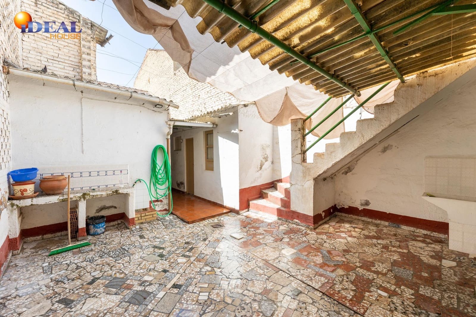 2 makuuhuone Omakotitalo myytävänä paikassa Churriana de la Vega mukana 
autotalli - 209 000 € (Ref: 9434088)