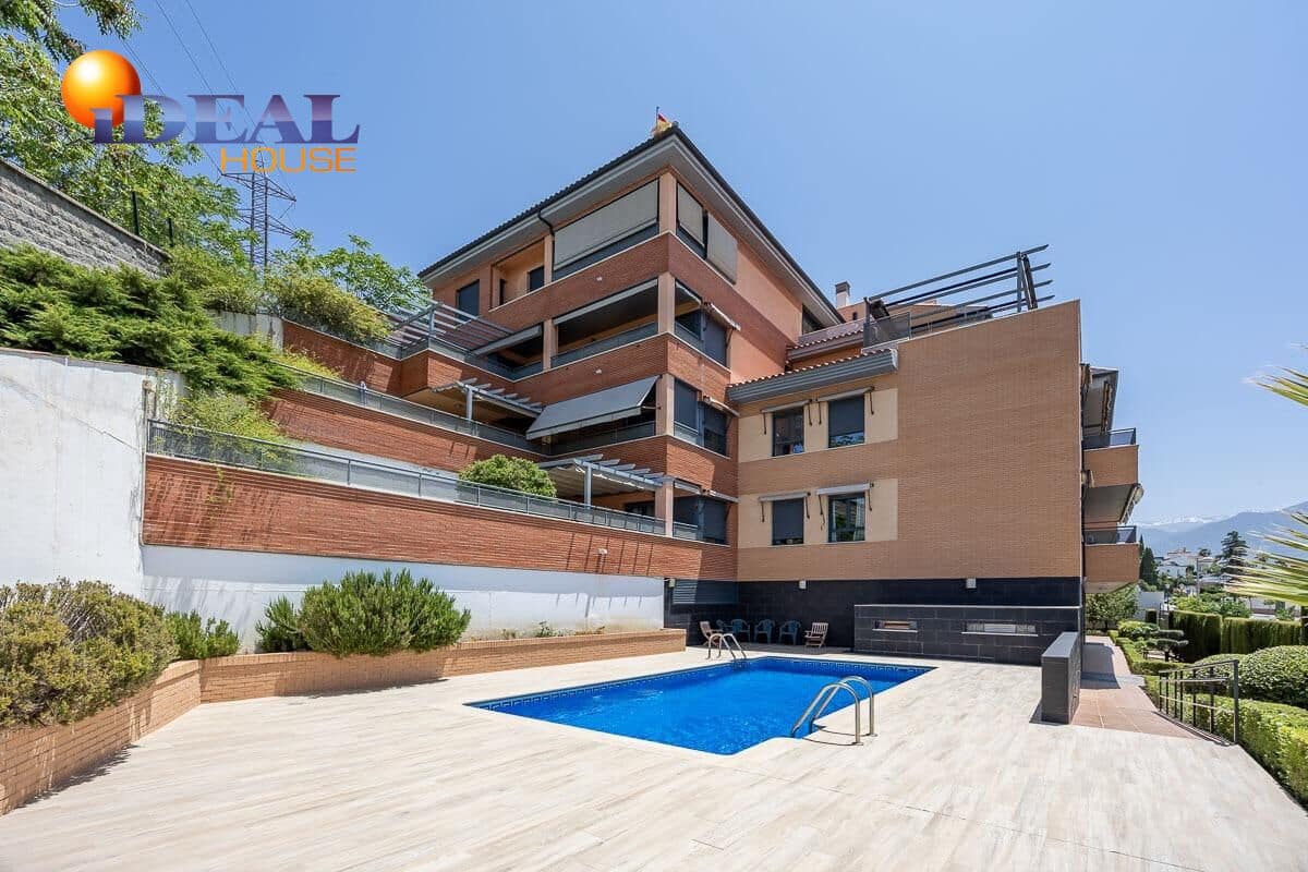 4 bedroom Flat for sale in Granada city with pool - € 440,000 (Ref: 9434090)