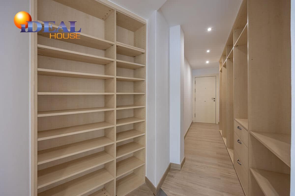 4 bedroom Flat for sale in Granada city with pool - € 440,000 (Ref: 9434090)