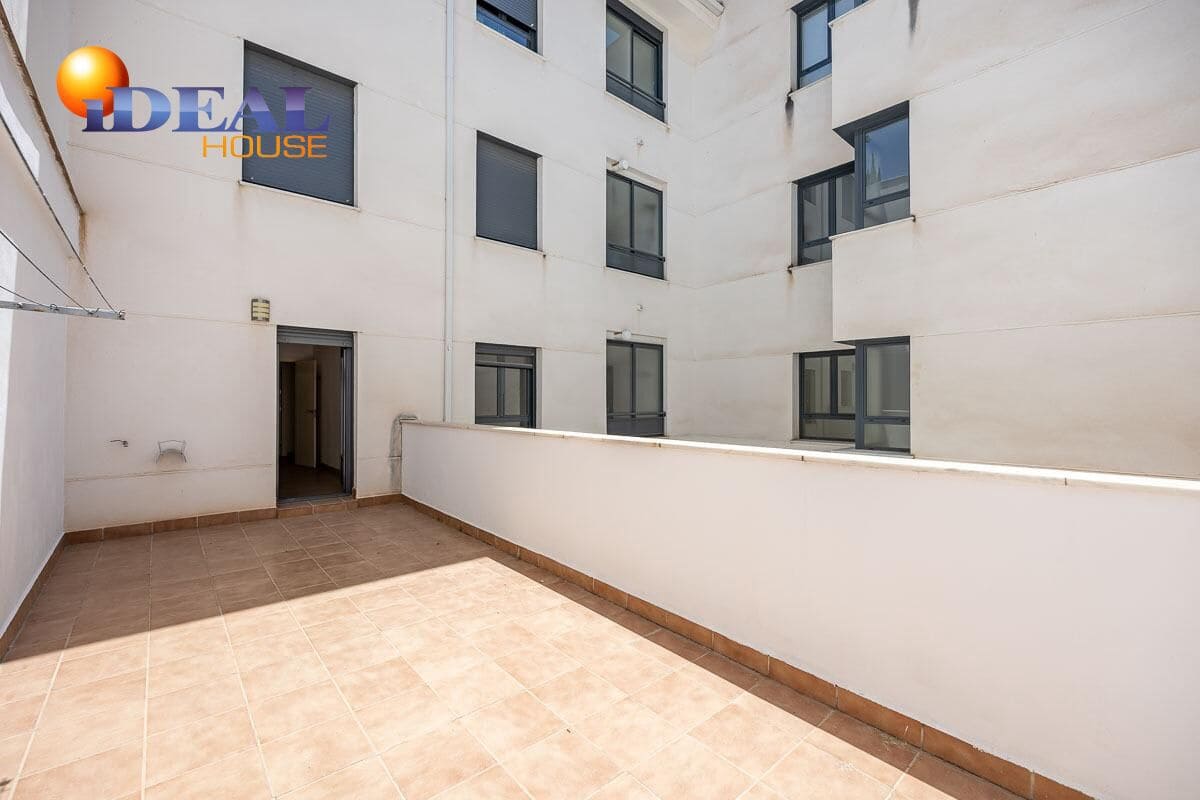 4 bedroom Flat for sale in Granada city with pool - € 440,000 (Ref: 9434090)