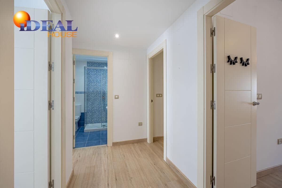 4 bedroom Flat for sale in Granada city with pool - € 440,000 (Ref: 9434090)