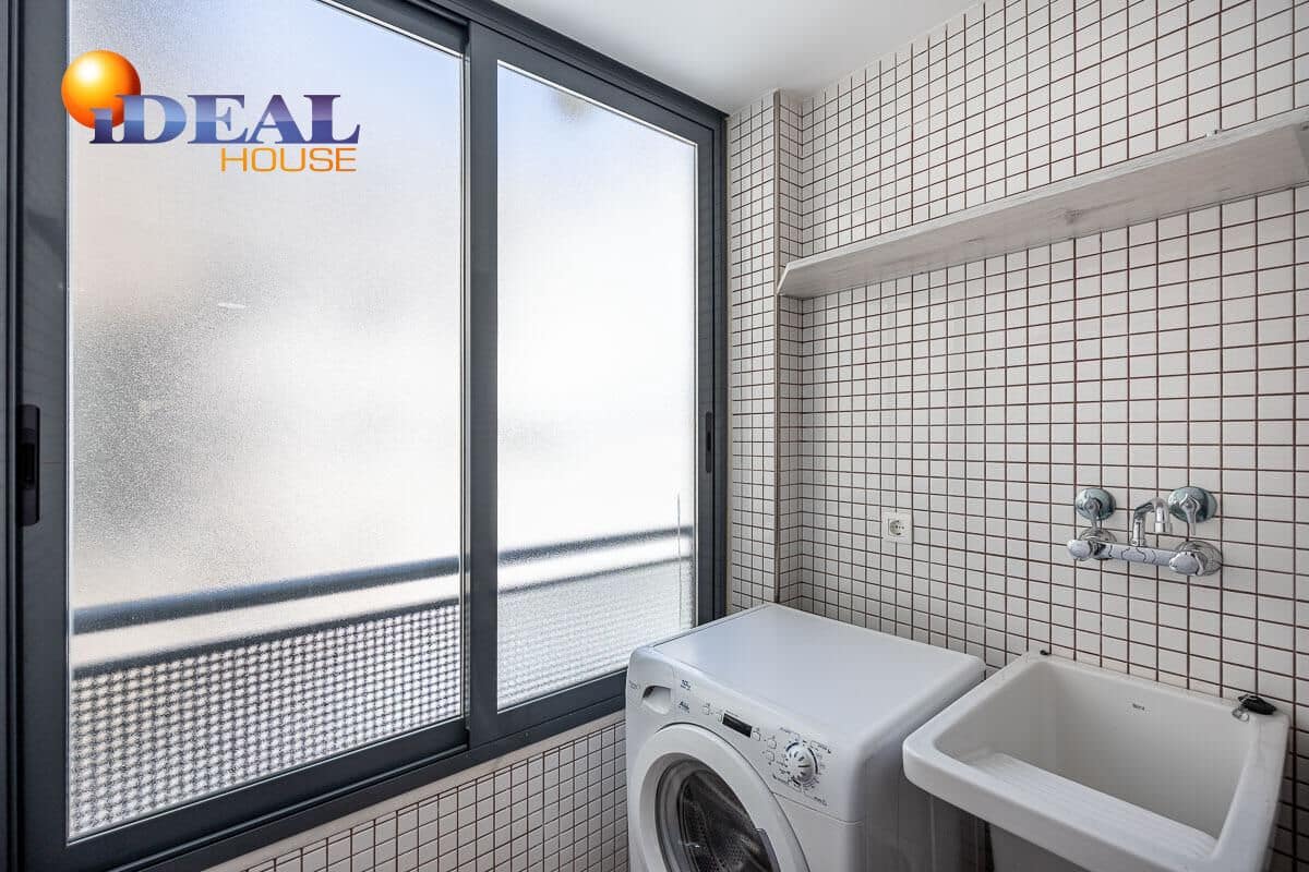 4 bedroom Flat for sale in Granada city with pool - € 440,000 (Ref: 9434090)