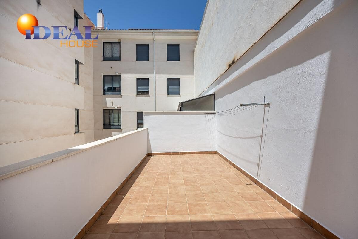 4 bedroom Flat for sale in Granada city with pool - € 440,000 (Ref: 9434090)