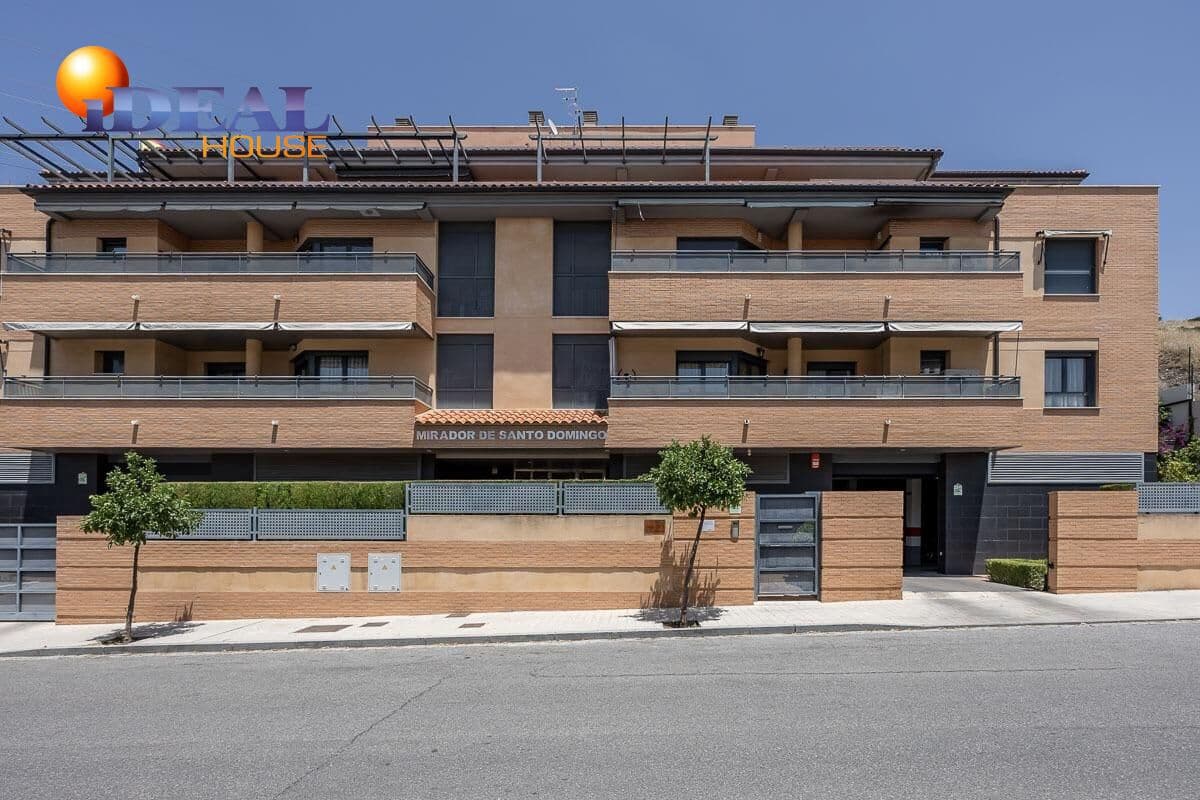 4 bedroom Flat for sale in Granada city with pool - € 440,000 (Ref: 9434090)