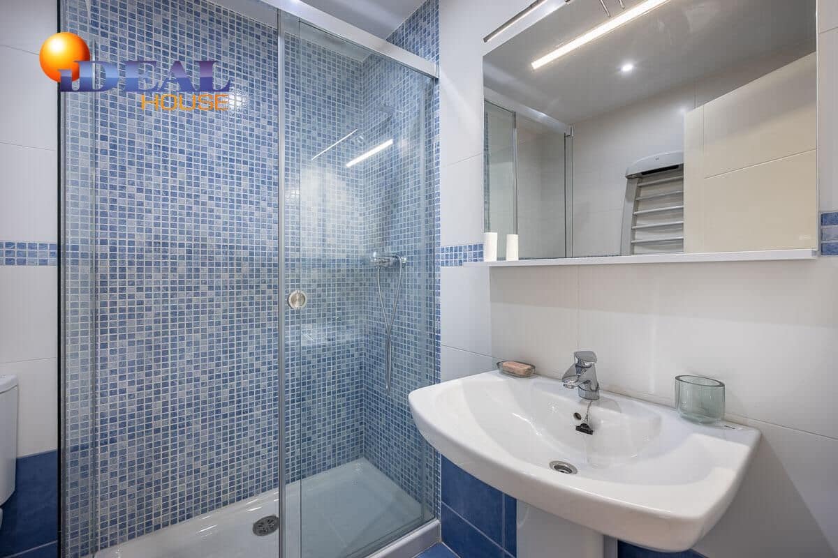 4 bedroom Flat for sale in Granada city with pool - € 440,000 (Ref: 9434090)