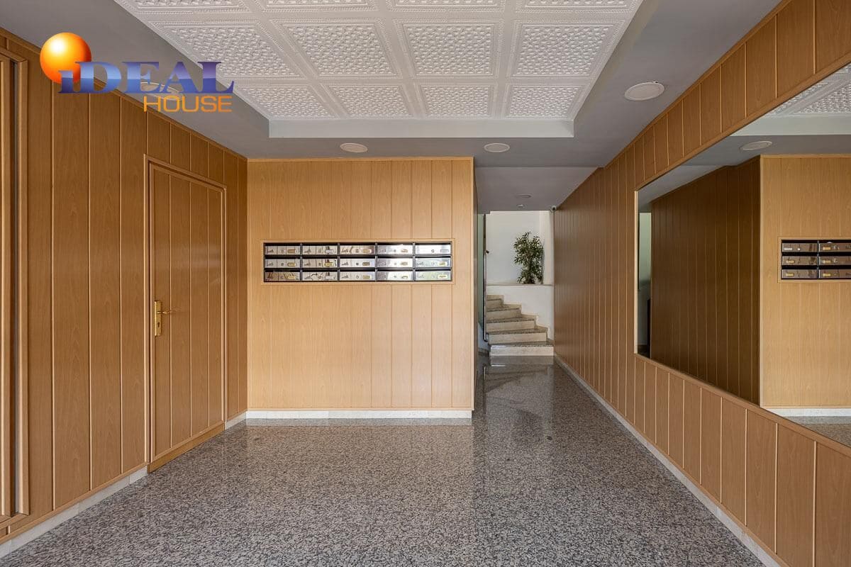 4 bedroom Flat for sale in Granada city with pool - € 440,000 (Ref: 9434090)