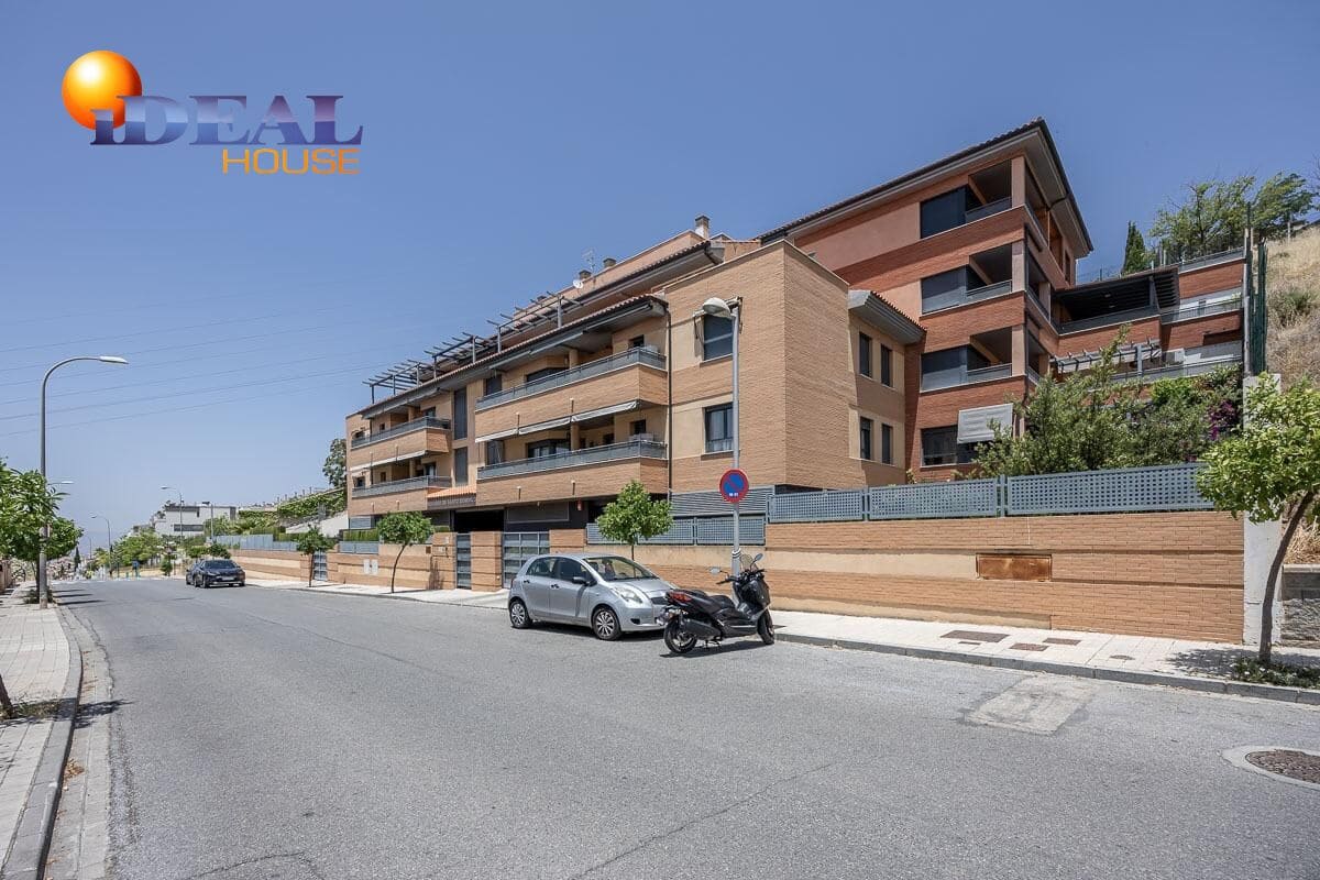 4 bedroom Flat for sale in Granada city with pool - € 440,000 (Ref: 9434090)