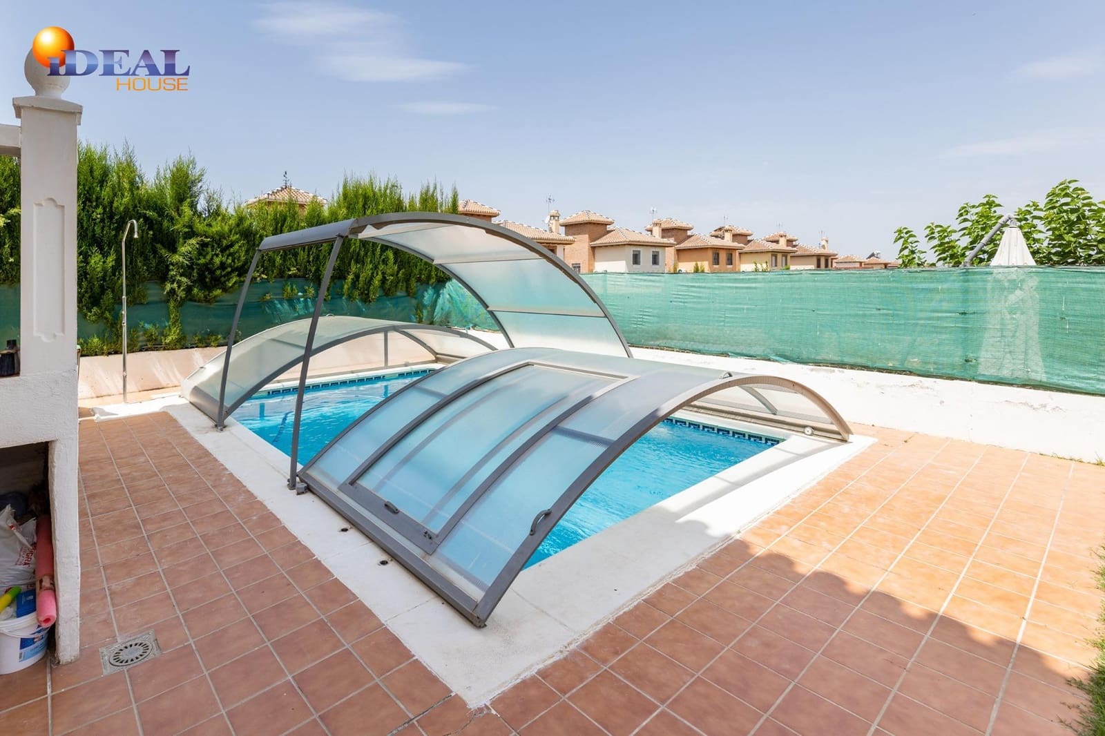 4 bedroom Villa for sale in Huetor Vega with pool garage - € 480,000 (Ref: 9434091)