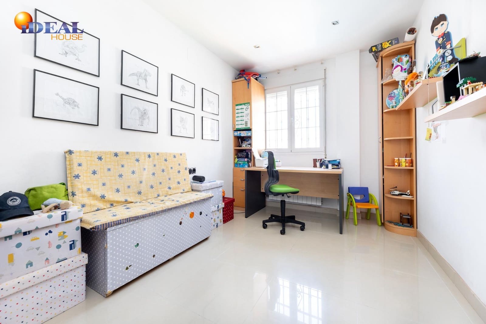 4 bedroom Villa for sale in Huetor Vega with pool garage - € 480,000 (Ref: 9434091)