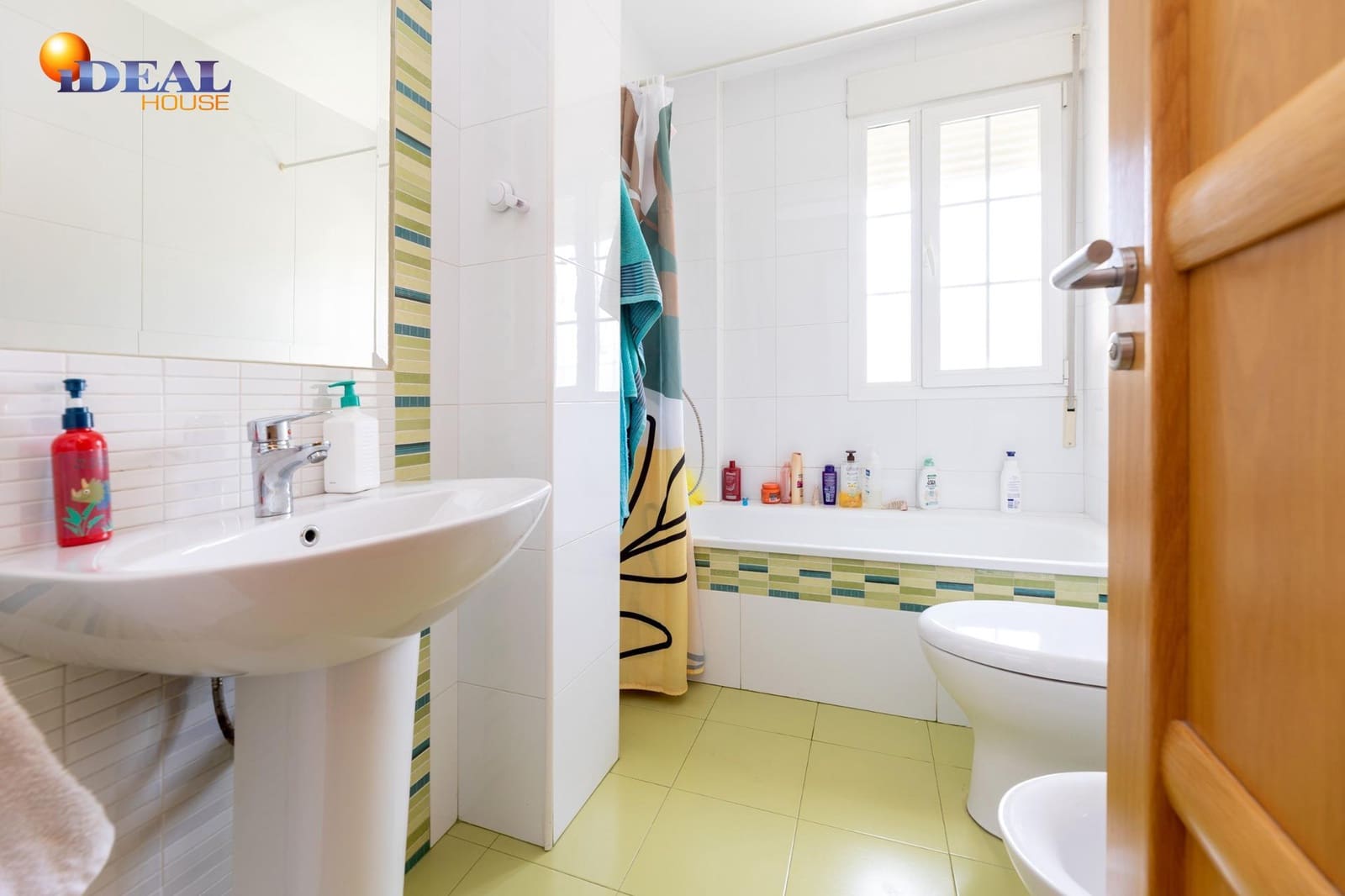 4 bedroom Villa for sale in Huetor Vega with pool garage - € 480,000 (Ref: 9434091)