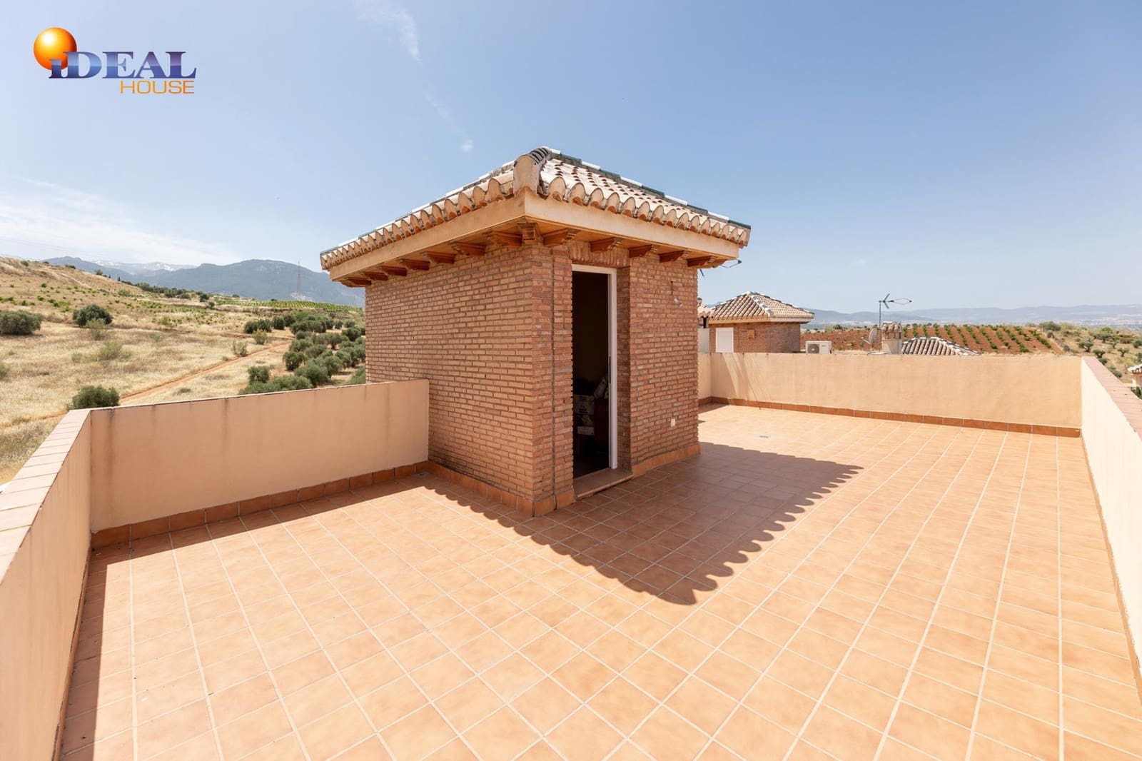 4 bedroom Villa for sale in Huetor Vega with pool garage - € 480,000 (Ref: 9434091)