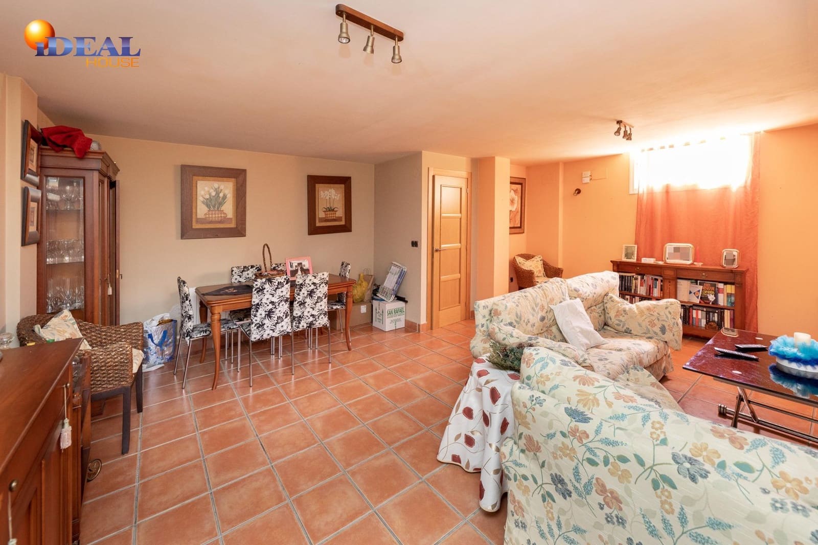 4 bedroom Villa for sale in Huetor Vega with pool garage - € 480,000 (Ref: 9434091)