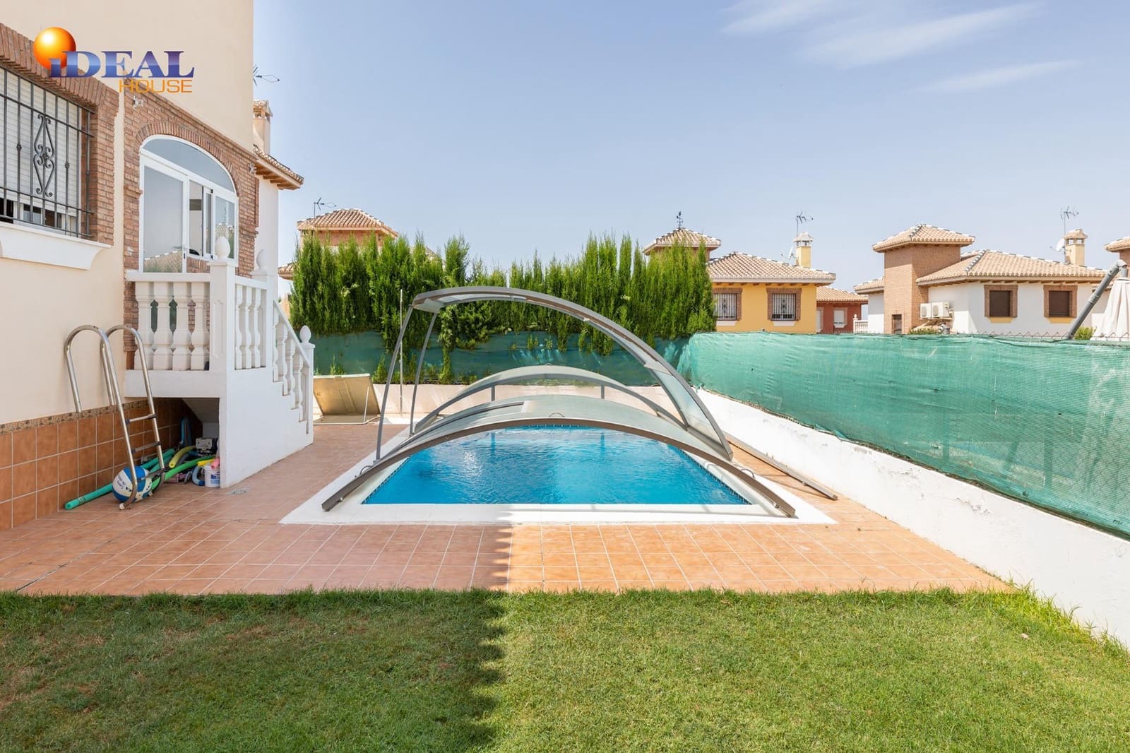 4 bedroom Villa for sale in Huetor Vega with pool garage - € 480,000 (Ref: 9434091)