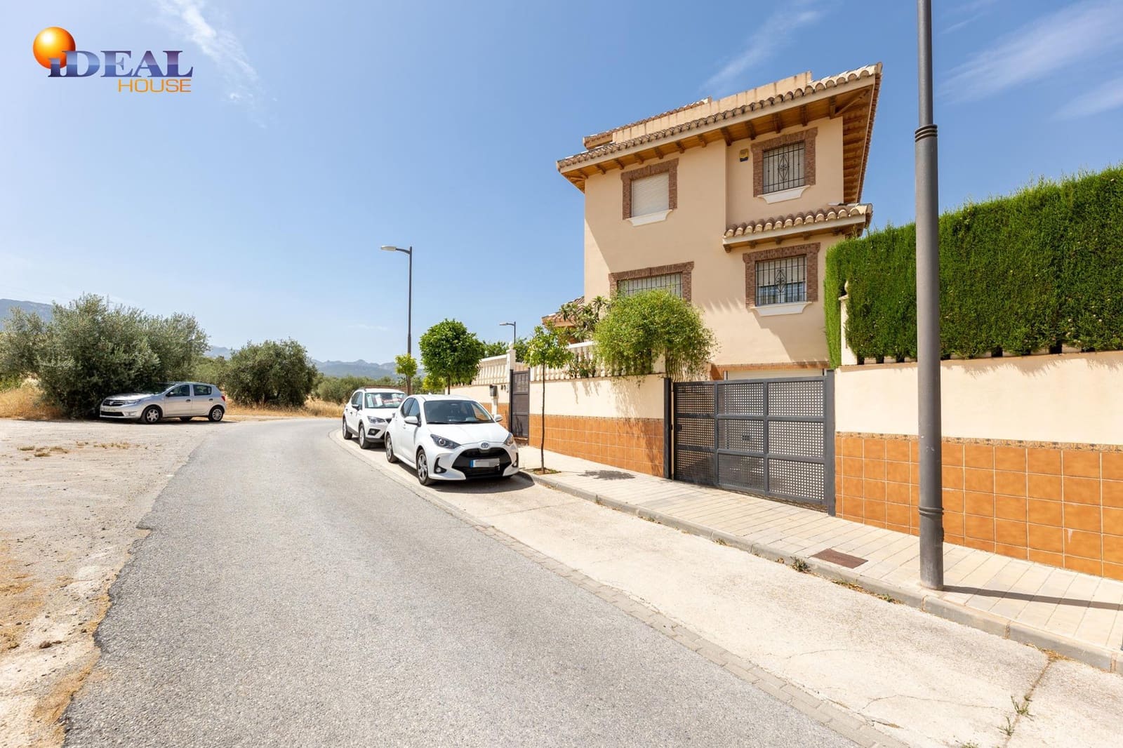 4 bedroom Villa for sale in Huetor Vega with pool garage - € 480,000 (Ref: 9434091)