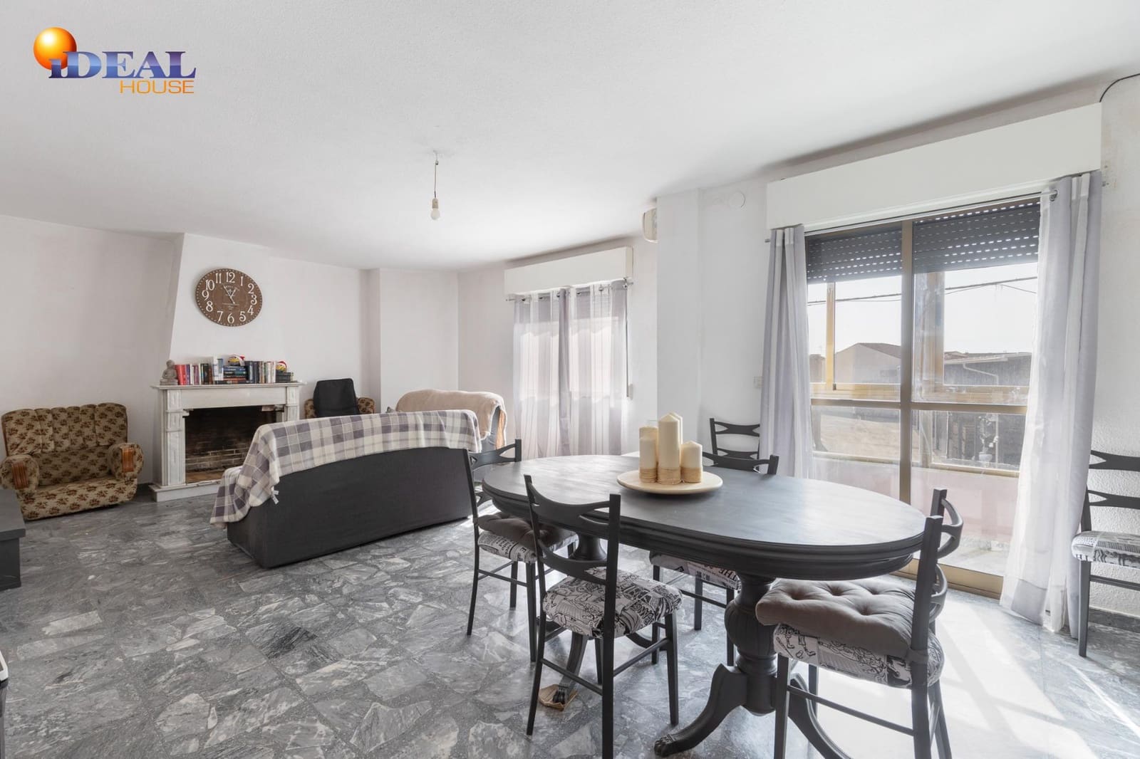 5 bedroom Townhouse for sale in Chauchina with garage - € 300,000 (Ref: 9434093)