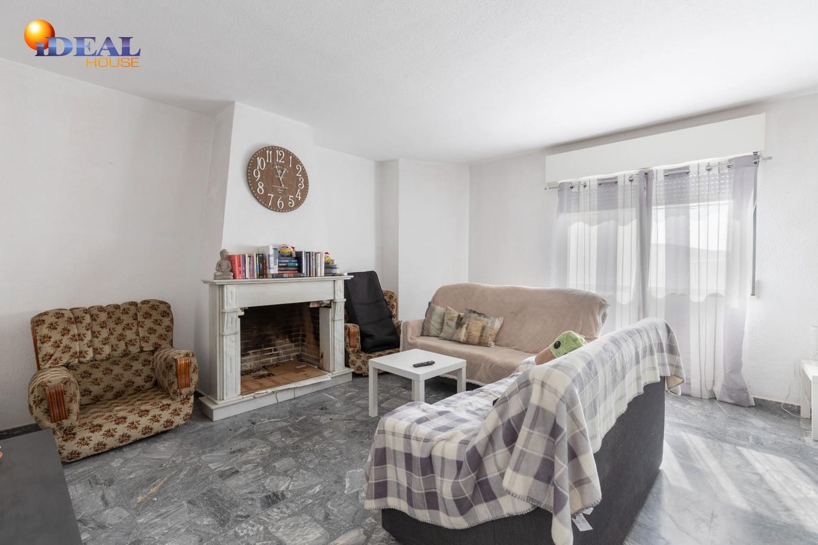 5 bedroom Townhouse for sale in Chauchina with garage - € 300,000 (Ref: 9434093)