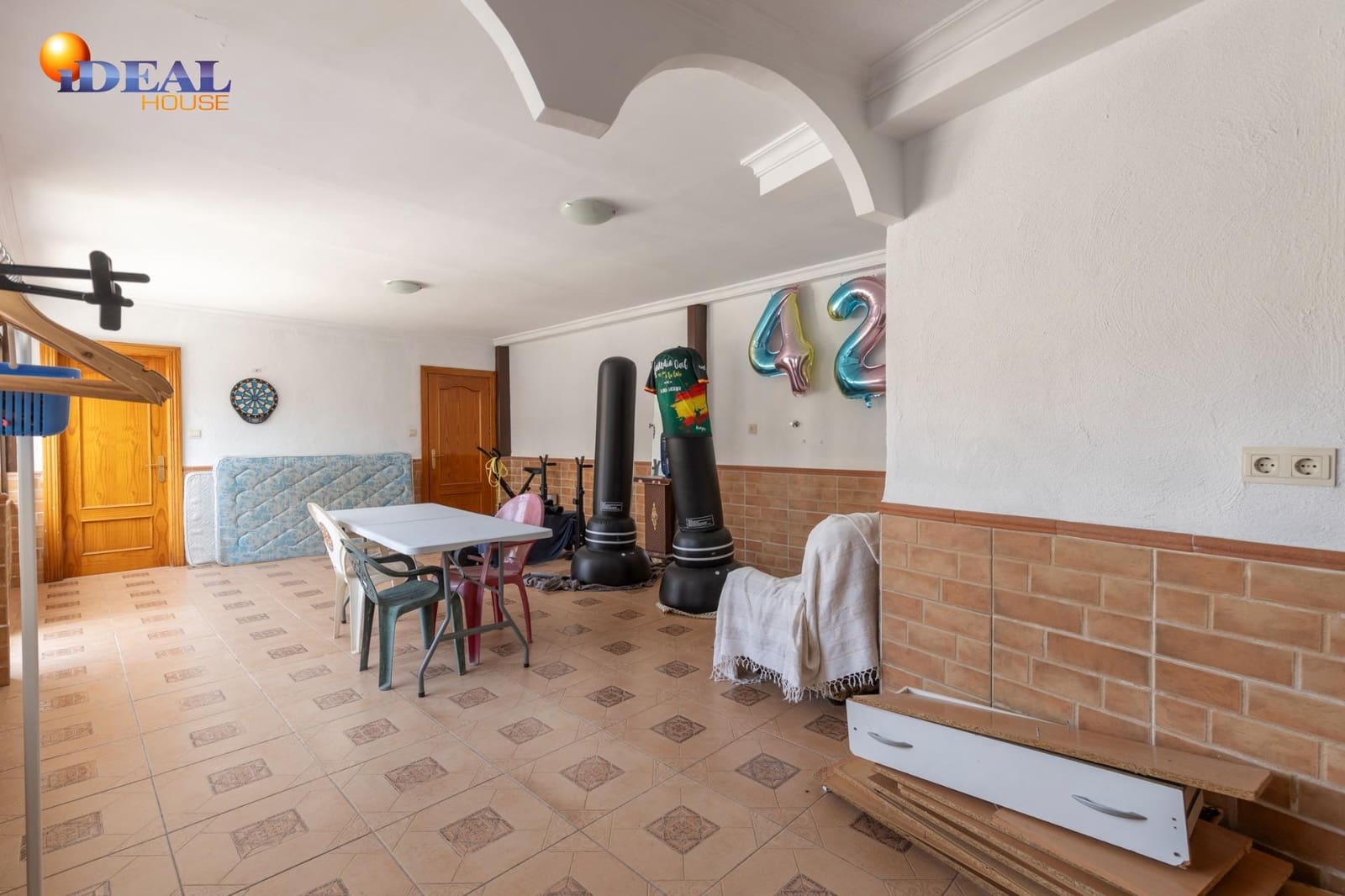 5 bedroom Townhouse for sale in Chauchina with garage - € 300,000 (Ref: 9434093)