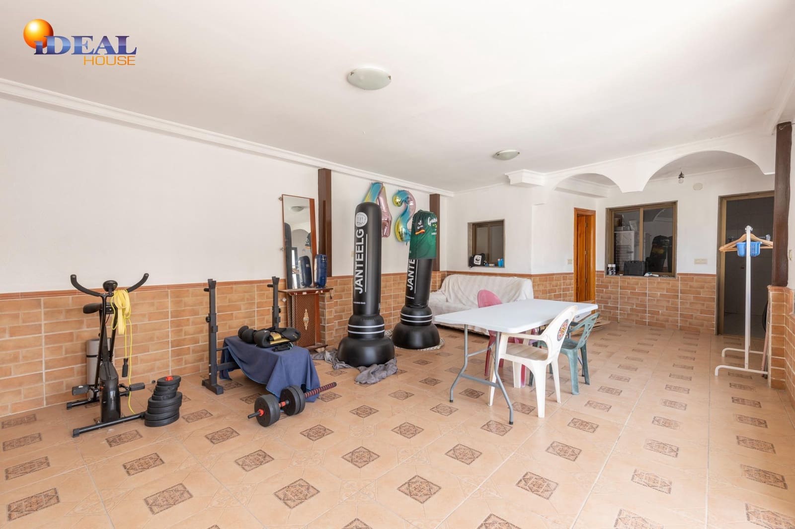 5 bedroom Townhouse for sale in Chauchina with garage - € 300,000 (Ref: 9434093)