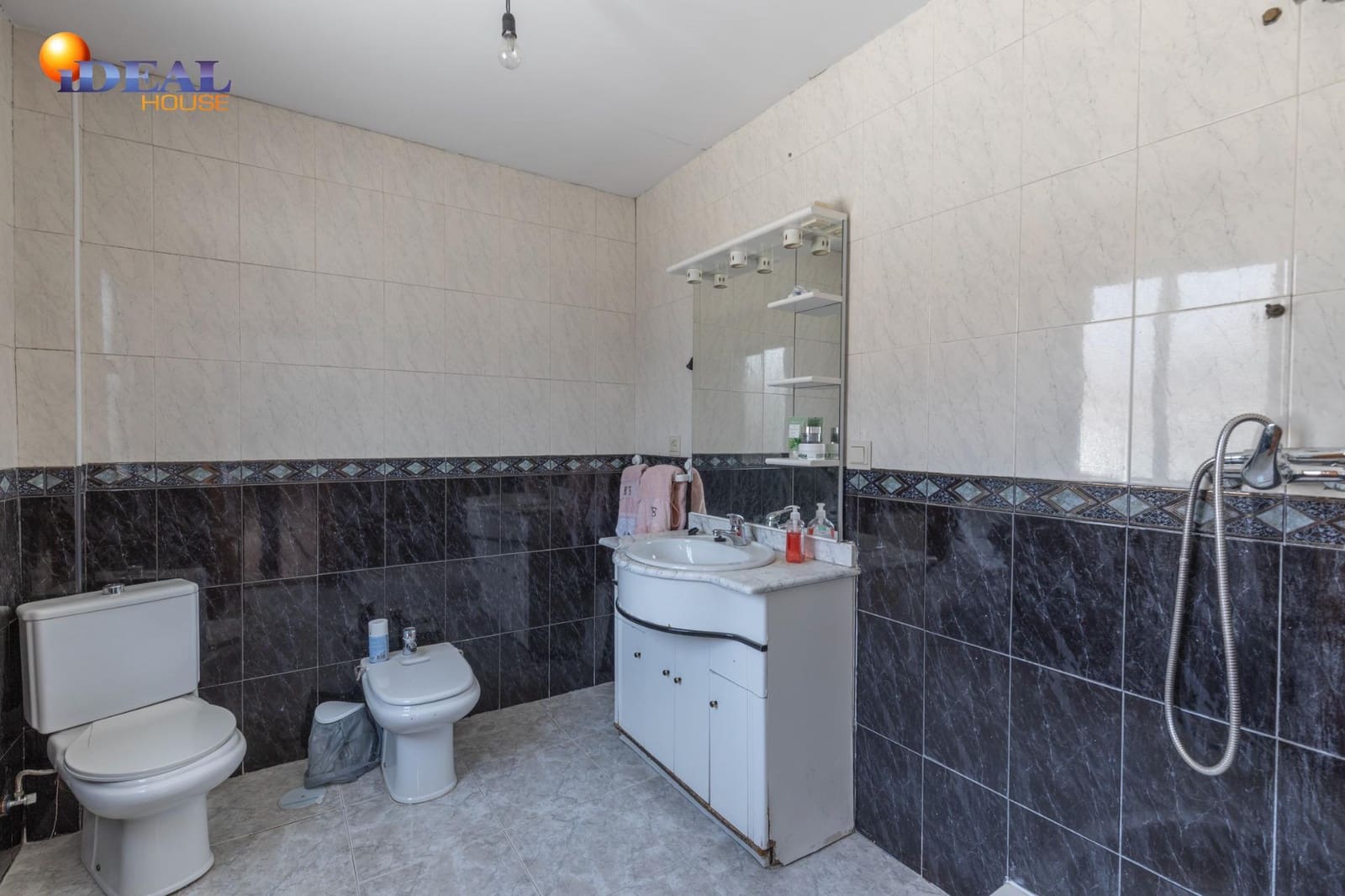 5 bedroom Townhouse for sale in Chauchina with garage - € 300,000 (Ref: 9434093)