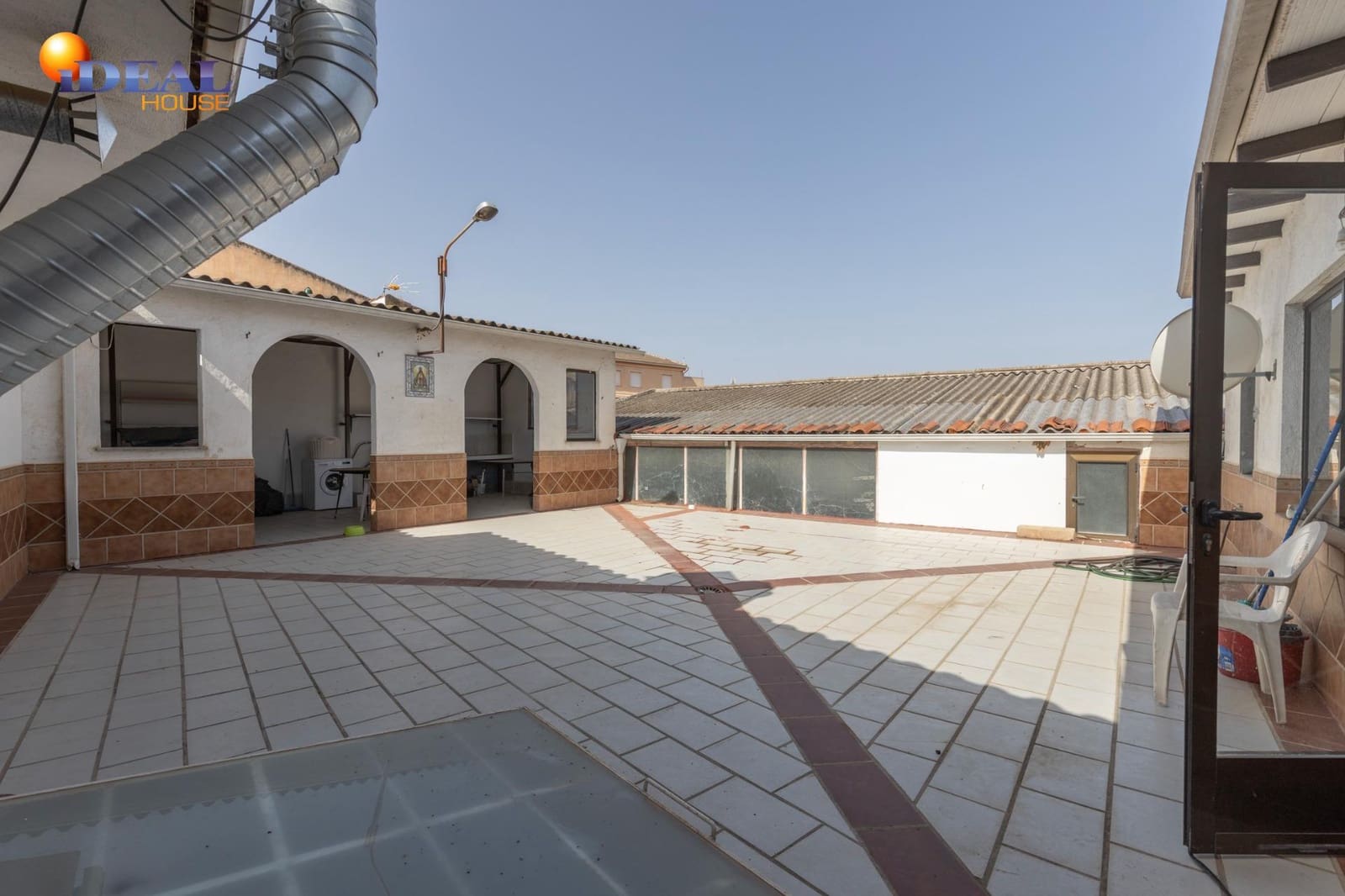 5 bedroom Townhouse for sale in Chauchina with garage - € 300,000 (Ref: 9434093)