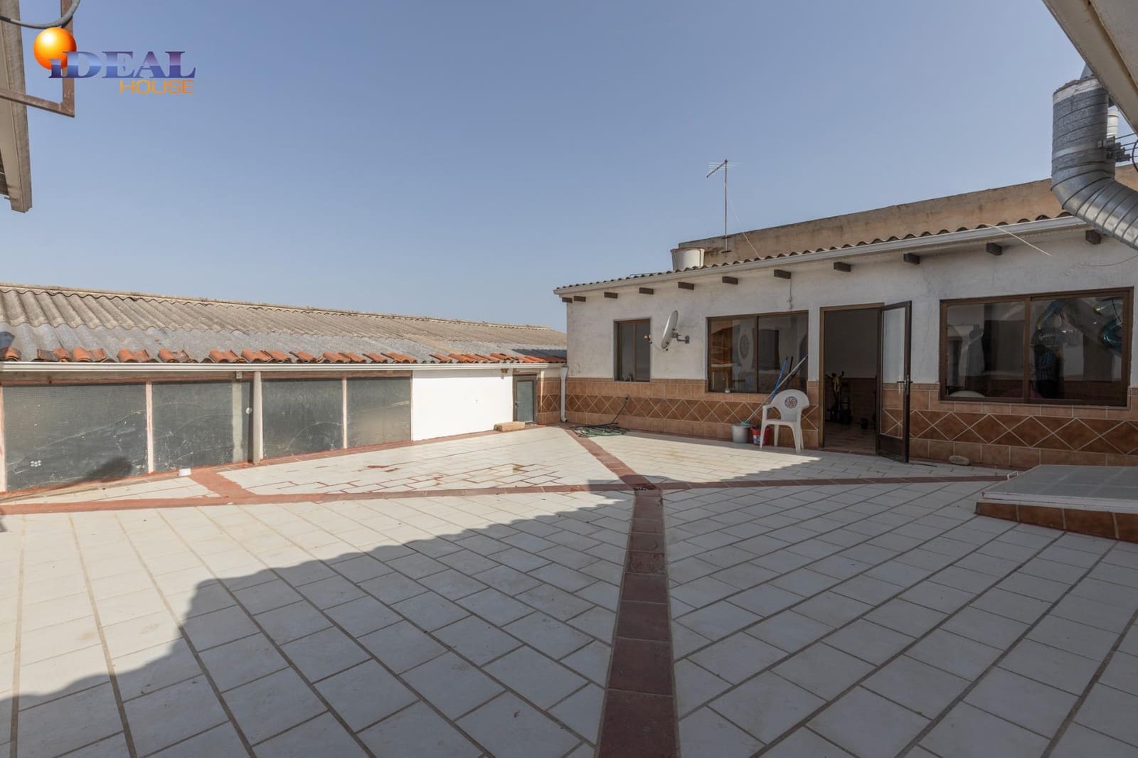 5 bedroom Townhouse for sale in Chauchina with garage - € 300,000 (Ref: 9434093)