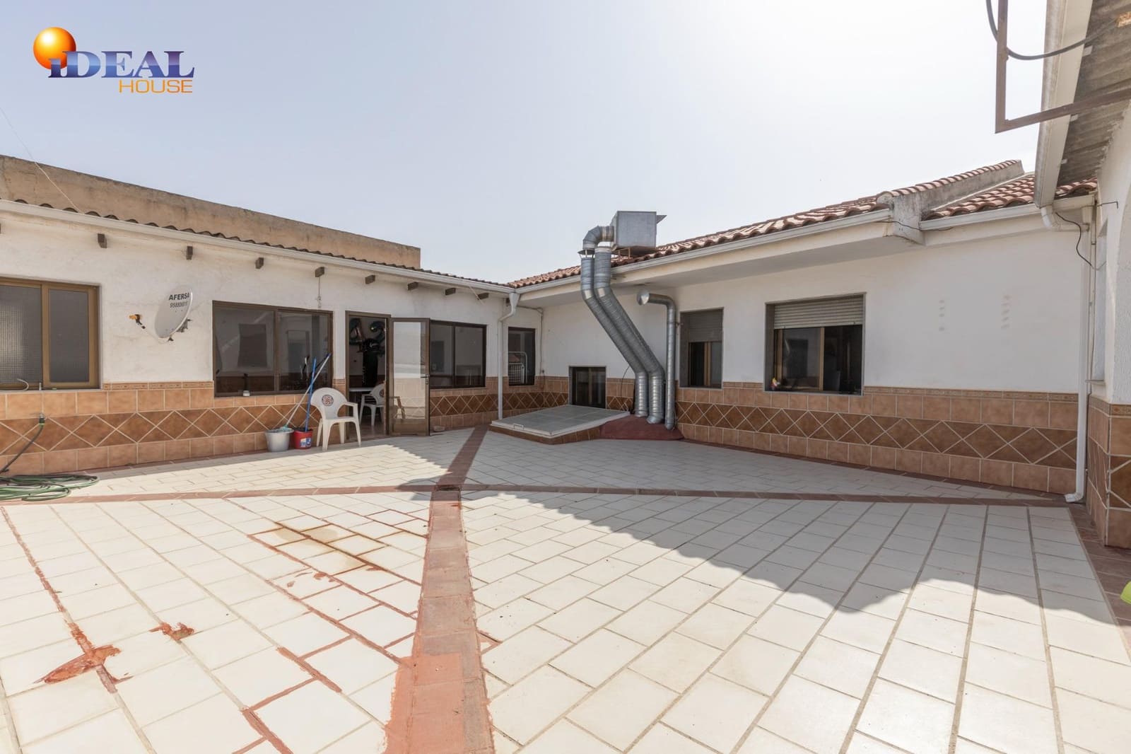 5 bedroom Townhouse for sale in Chauchina with garage - € 300,000 (Ref: 9434093)