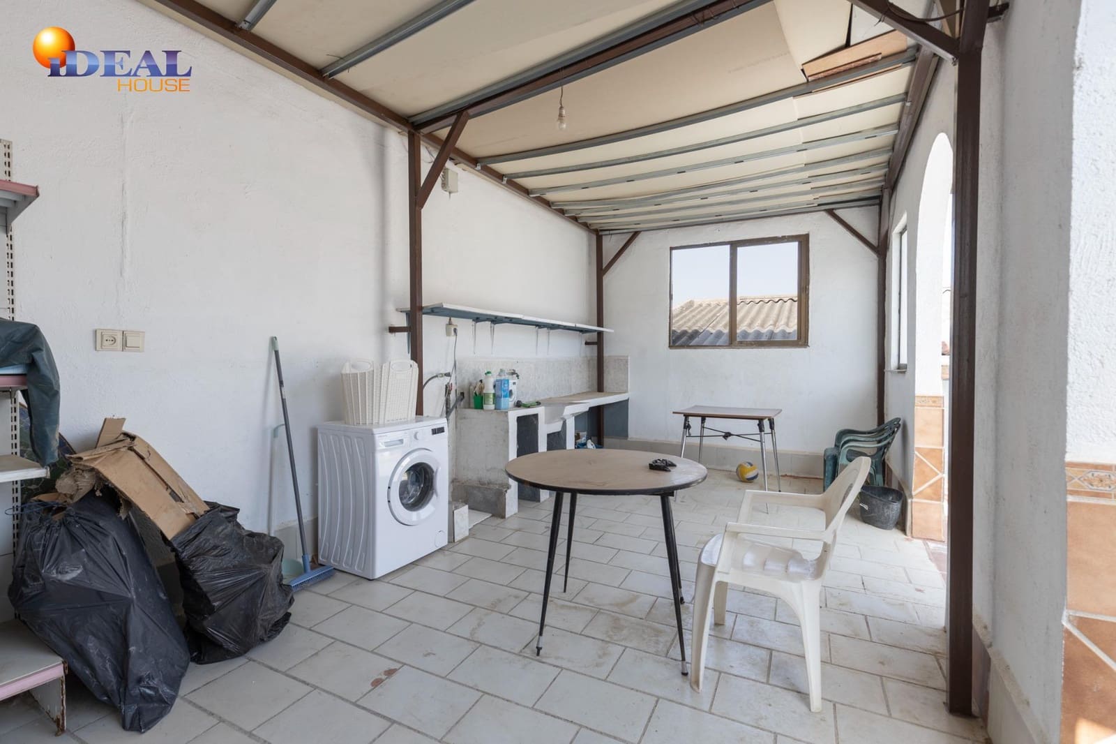 5 bedroom Townhouse for sale in Chauchina with garage - € 300,000 (Ref: 9434093)