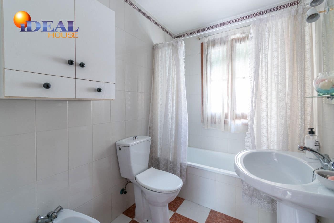 Casa de 3 habitaciones en Illora en venta - 79.000 € (Ref: 9434096)