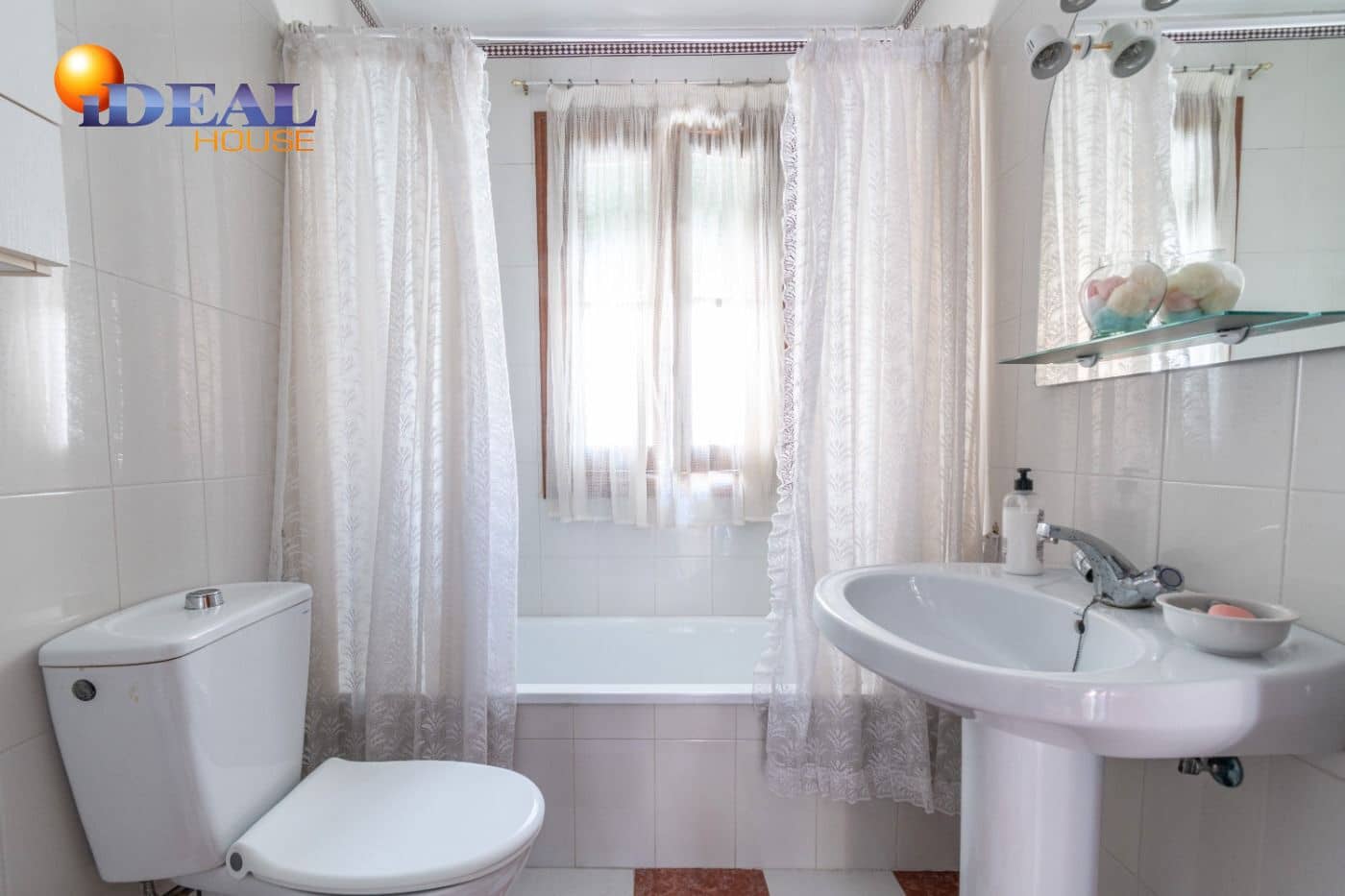 Casa de 3 habitaciones en Illora en venta - 79.000 € (Ref: 9434096)