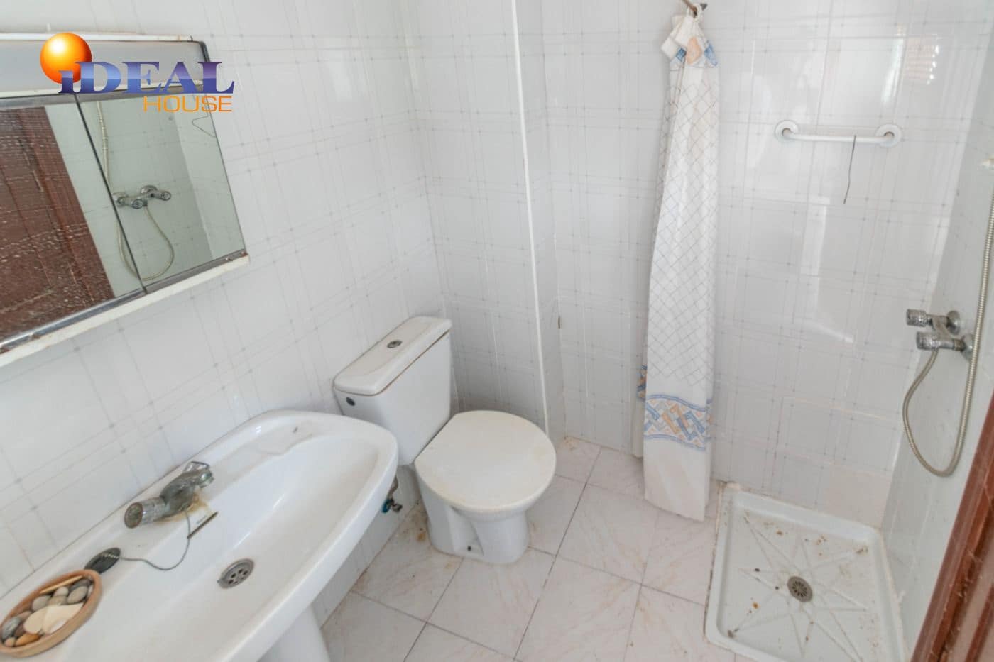 Casa de 3 habitaciones en Illora en venta - 79.000 € (Ref: 9434096)