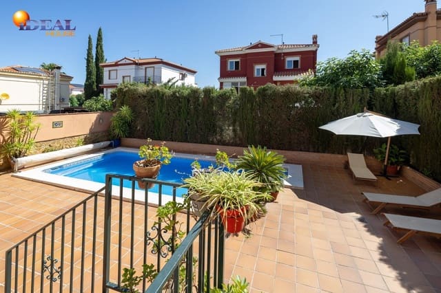 5 makuuhuone Huvila myytävänä paikassa Cúllar Vega mukana uima-altaan 
autotalli - 370 000 € (Ref: 9434098)