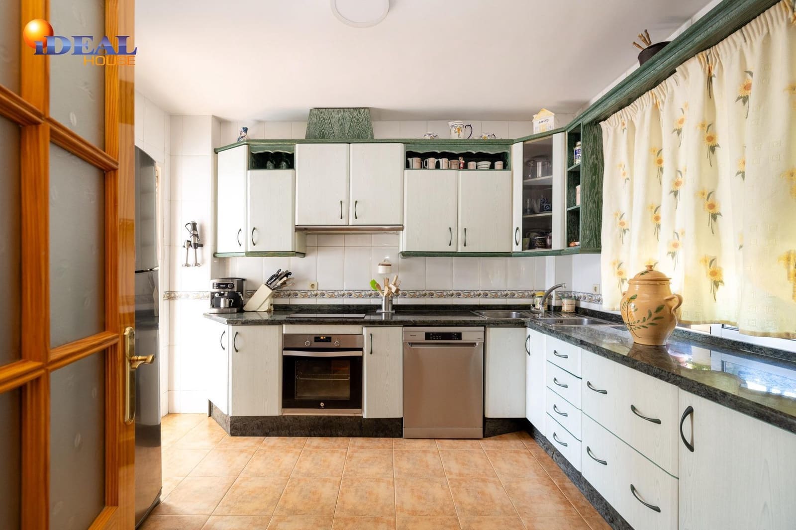 5 makuuhuone Huvila myytävänä paikassa Cullar Vega mukana uima-altaan 
autotalli - 370 000 € (Ref: 9434098)