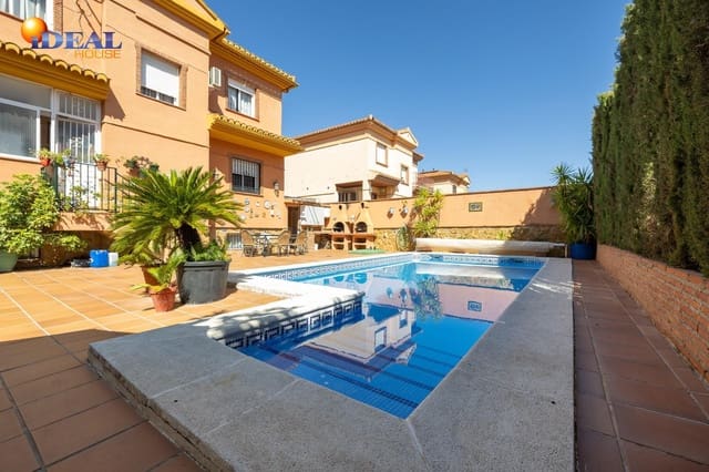 5 makuuhuone Huvila myytävänä paikassa Cúllar Vega mukana uima-altaan 
autotalli - 370 000 € (Ref: 9434098)